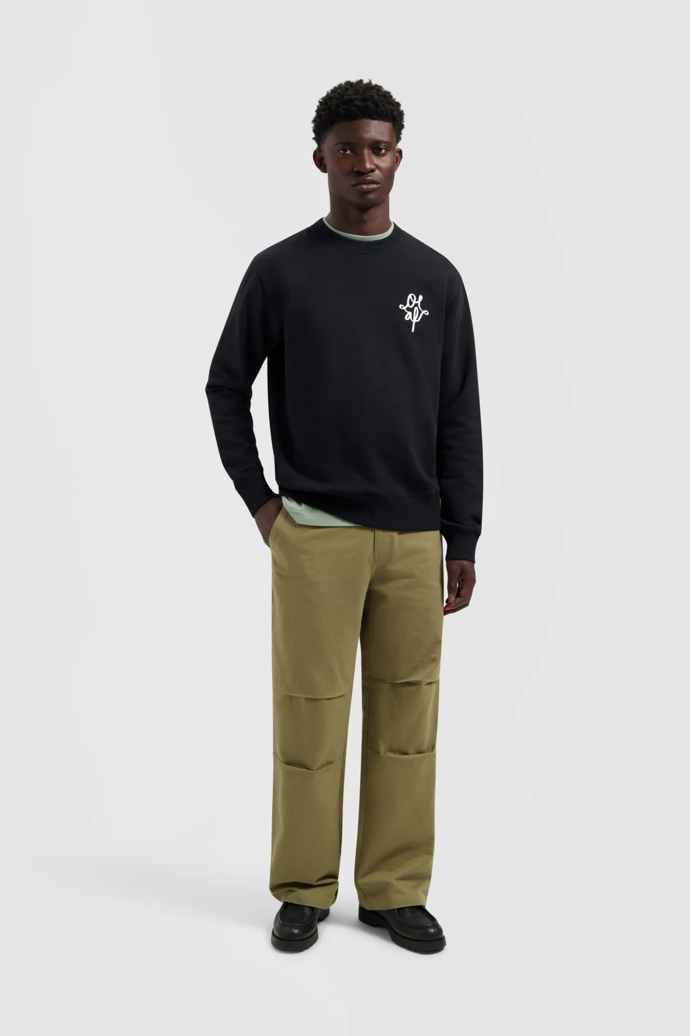 MONOGRAM GRAPHIC CREWNECK - BLACK