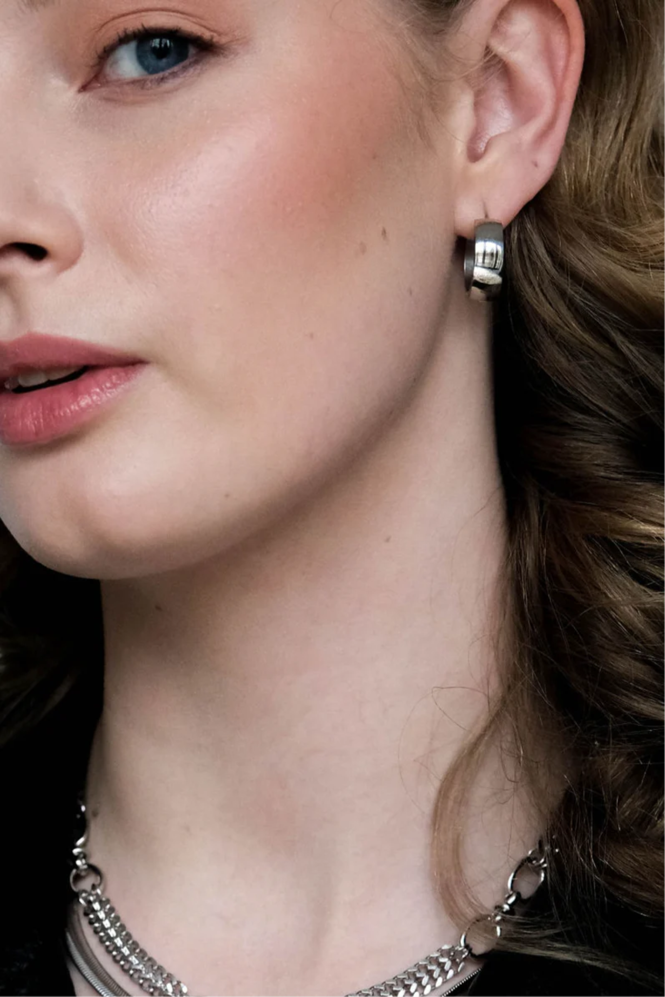 Model wearing the Maste chantal earring in silver. Front view