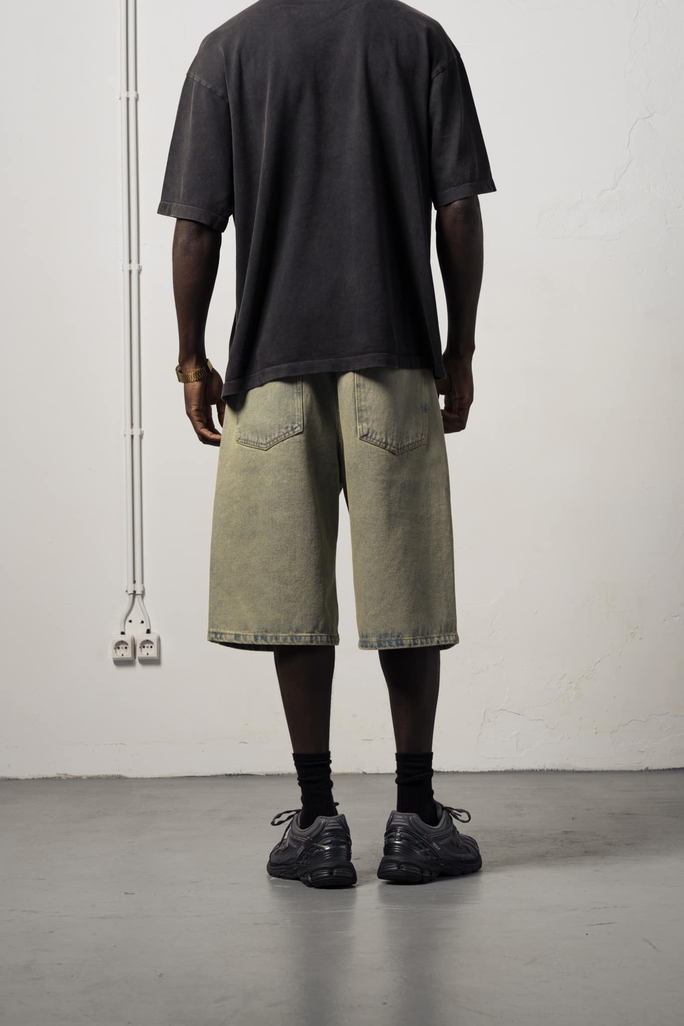 DIRTY DENIM SHORTS - WASHED DENIM