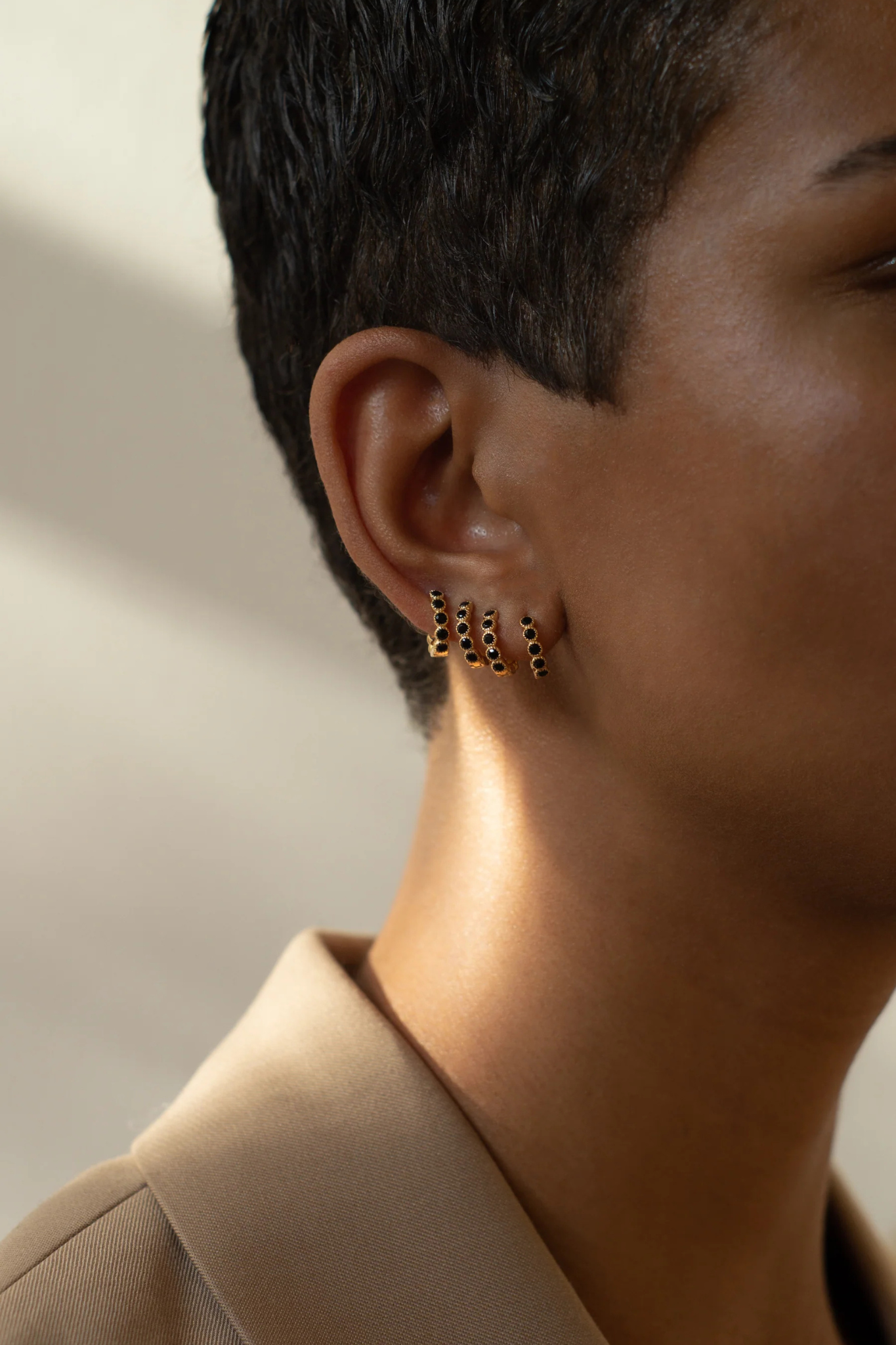 BR OLIVE BLACK SWAROVSKI CLIP EARRINGS