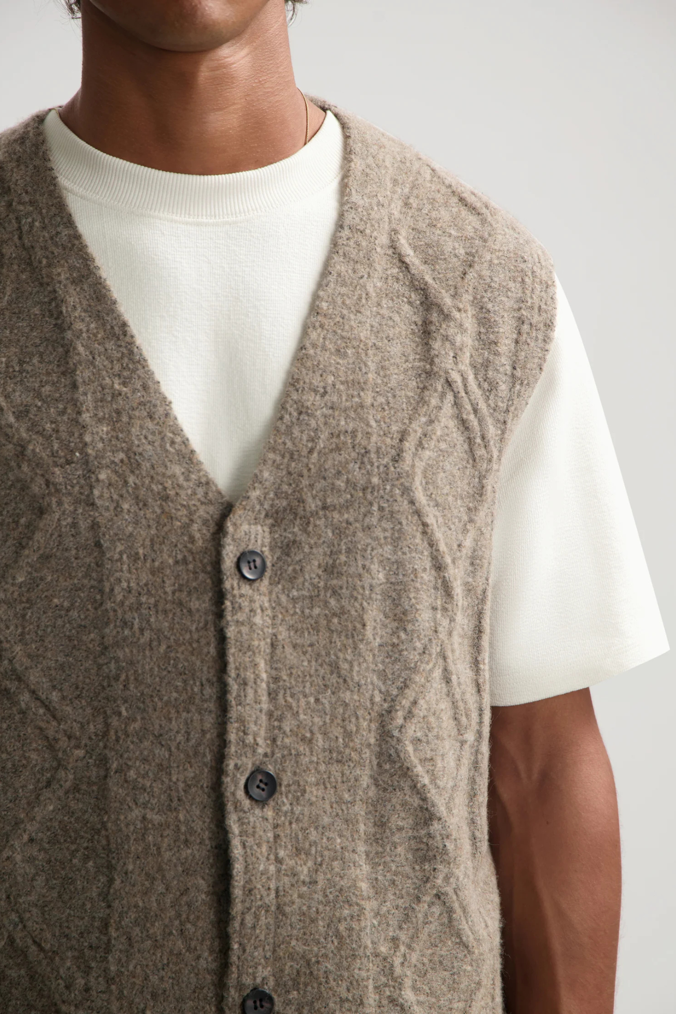 HUGIN SLEEVELESS VEST - DK. BROWN