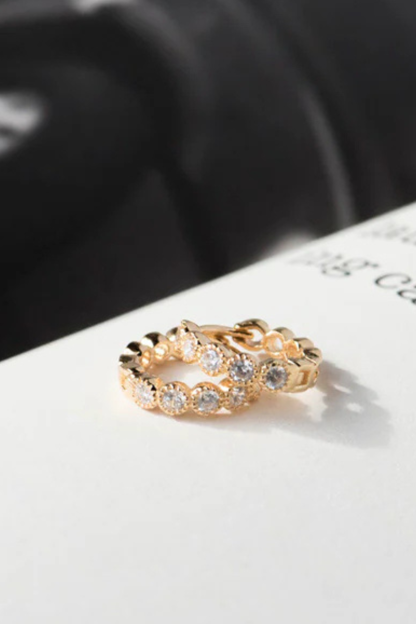 BR OLIVE WHITE SWAROVSKI CLIP EARRINGS