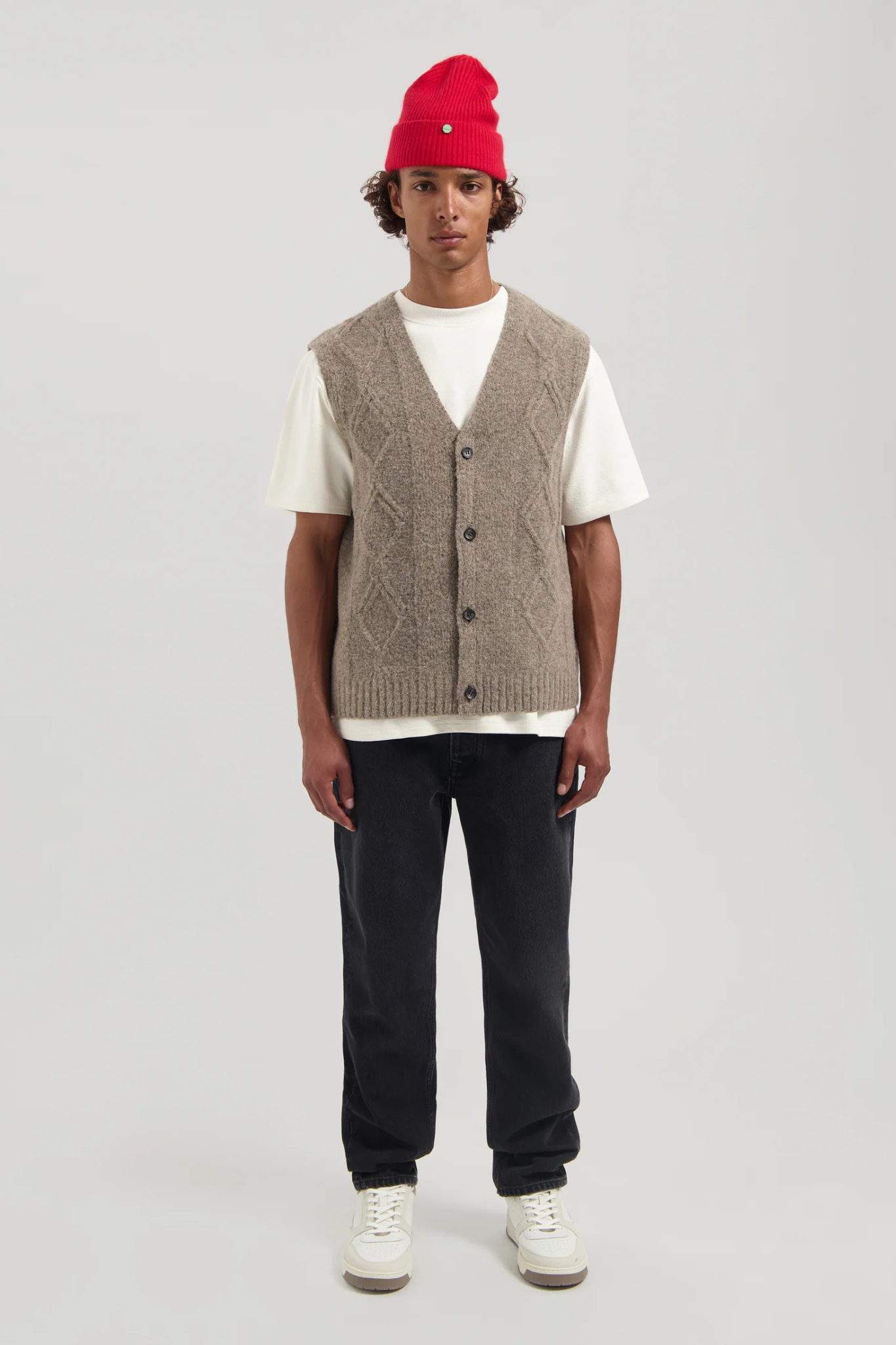 HUGIN SLEEVELESS VEST - DK. BROWN