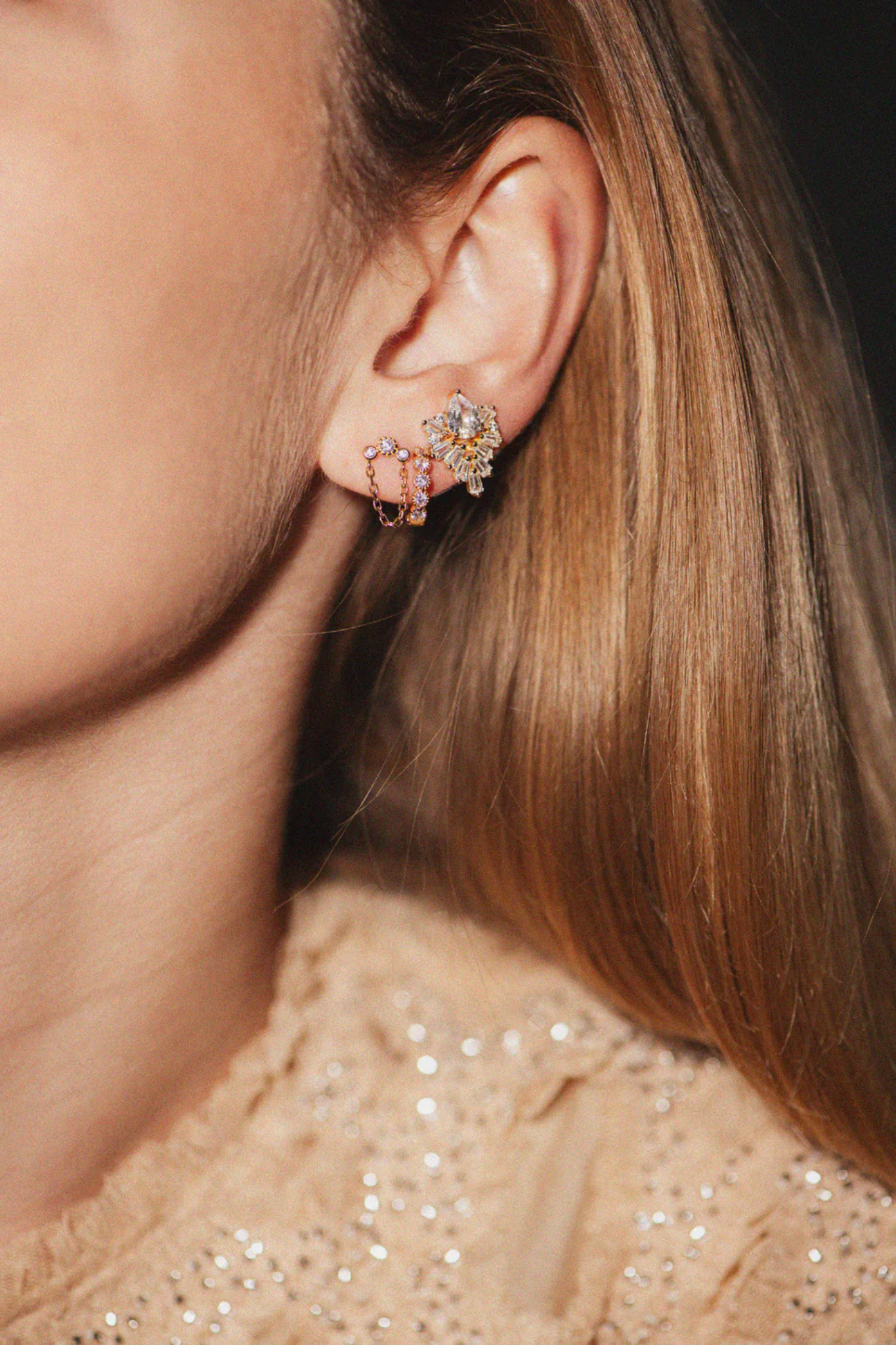 BR OLIVE WHITE SWAROVSKI CLIP EARRINGS