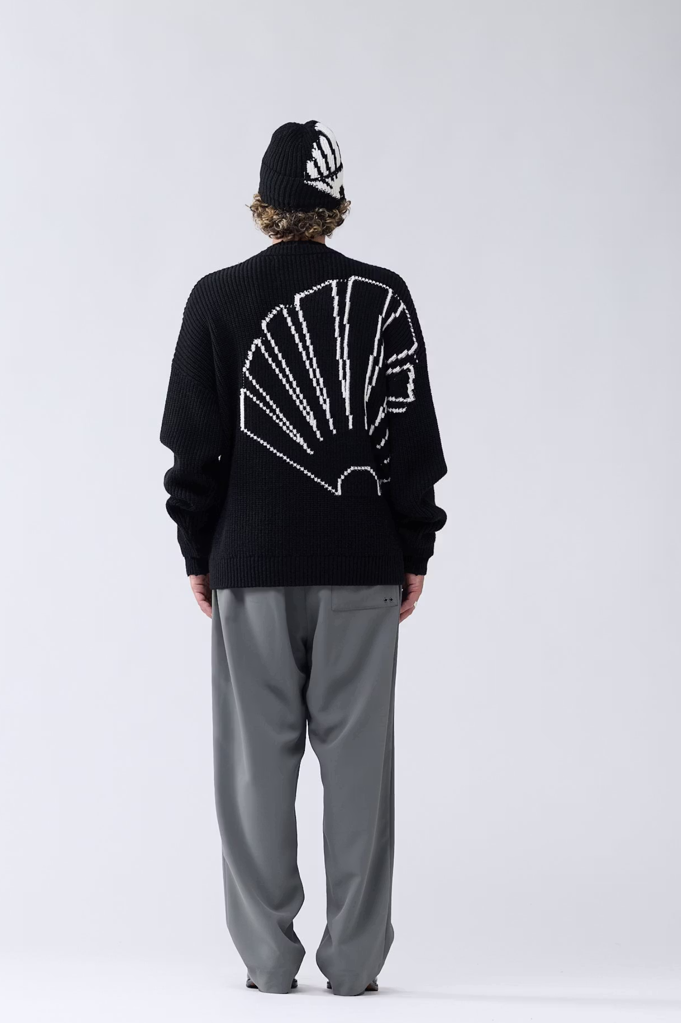 LOGO KNIT RAW EDGE - BLACK/WHITE