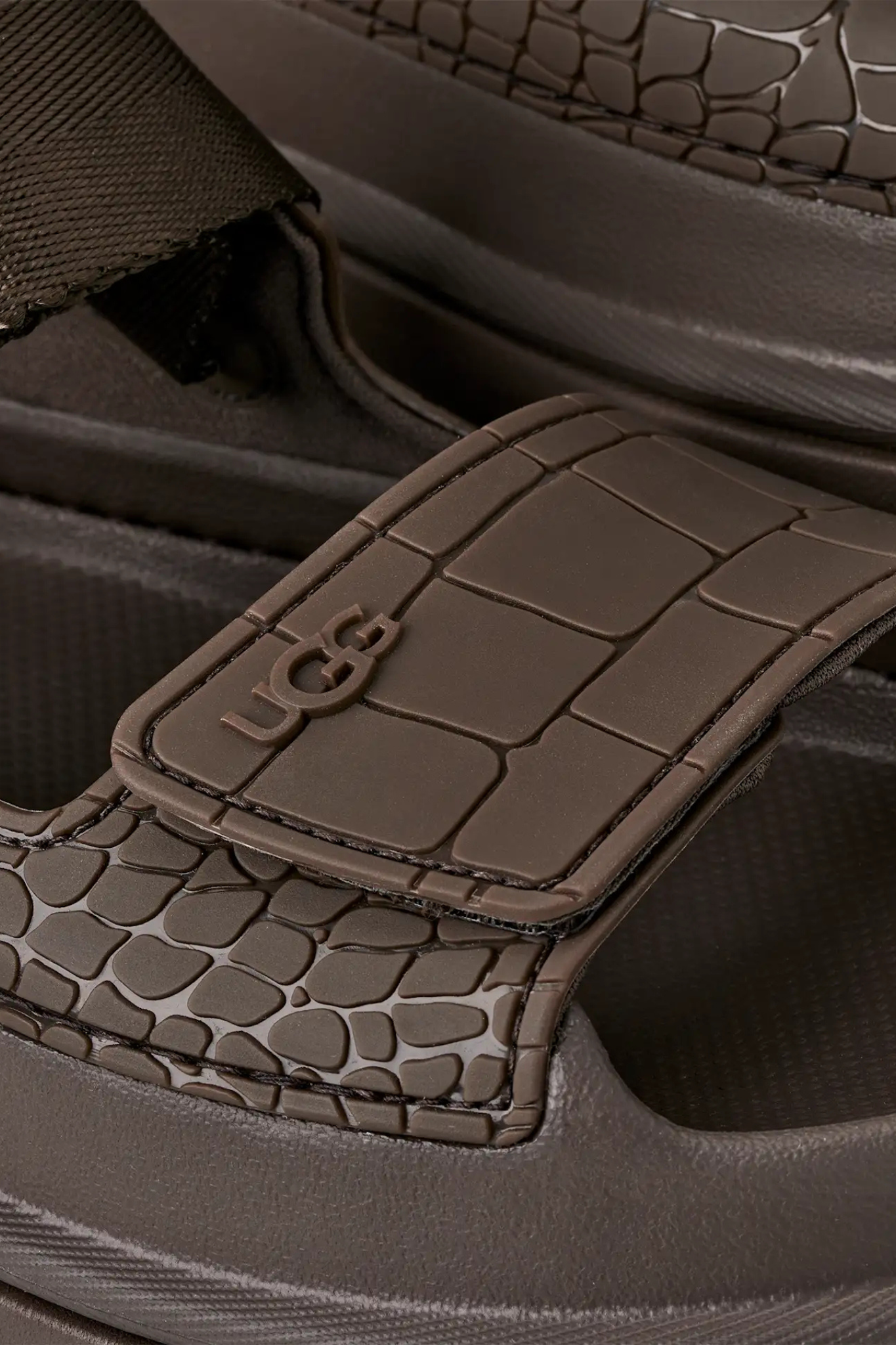 GOLDENGLOW EMBOSSED WOMEN SHOES - DENSE SMOKE