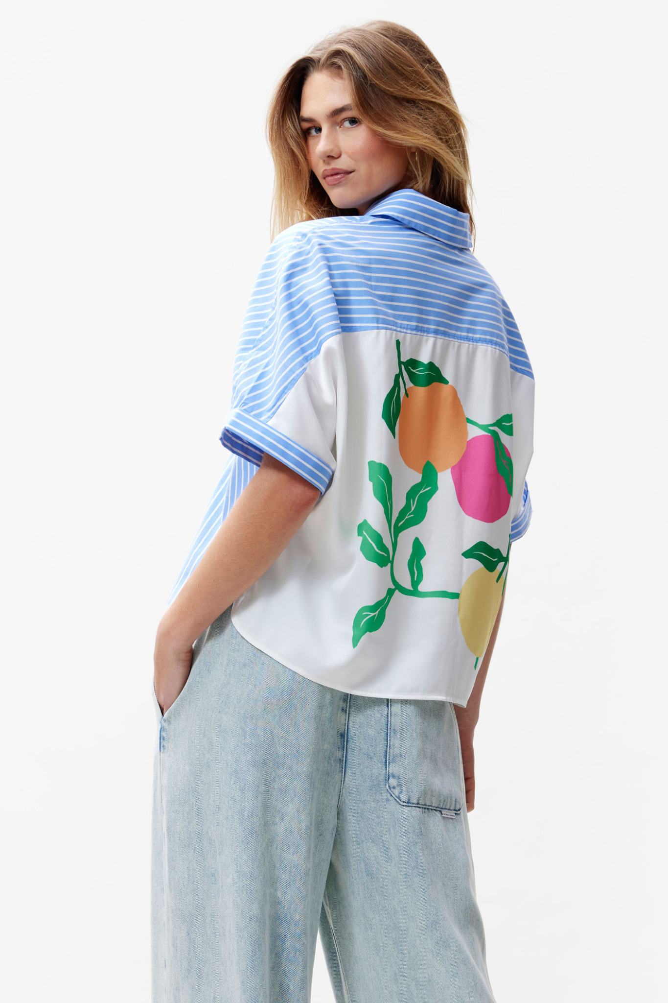 SHORT SLEEVE WITH GRAPHIC BLOUSE - BLUE