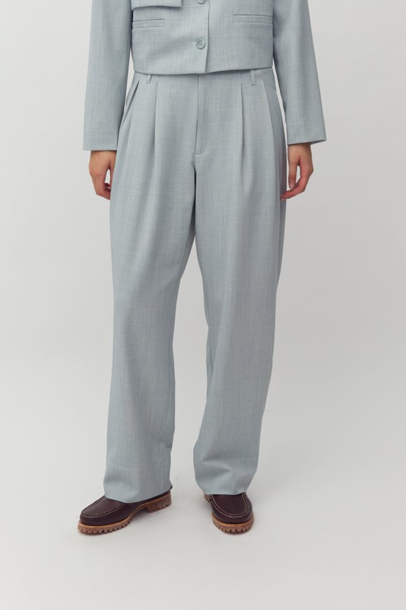 Model wearing the MBYM danly elanna pants in lead. Front view