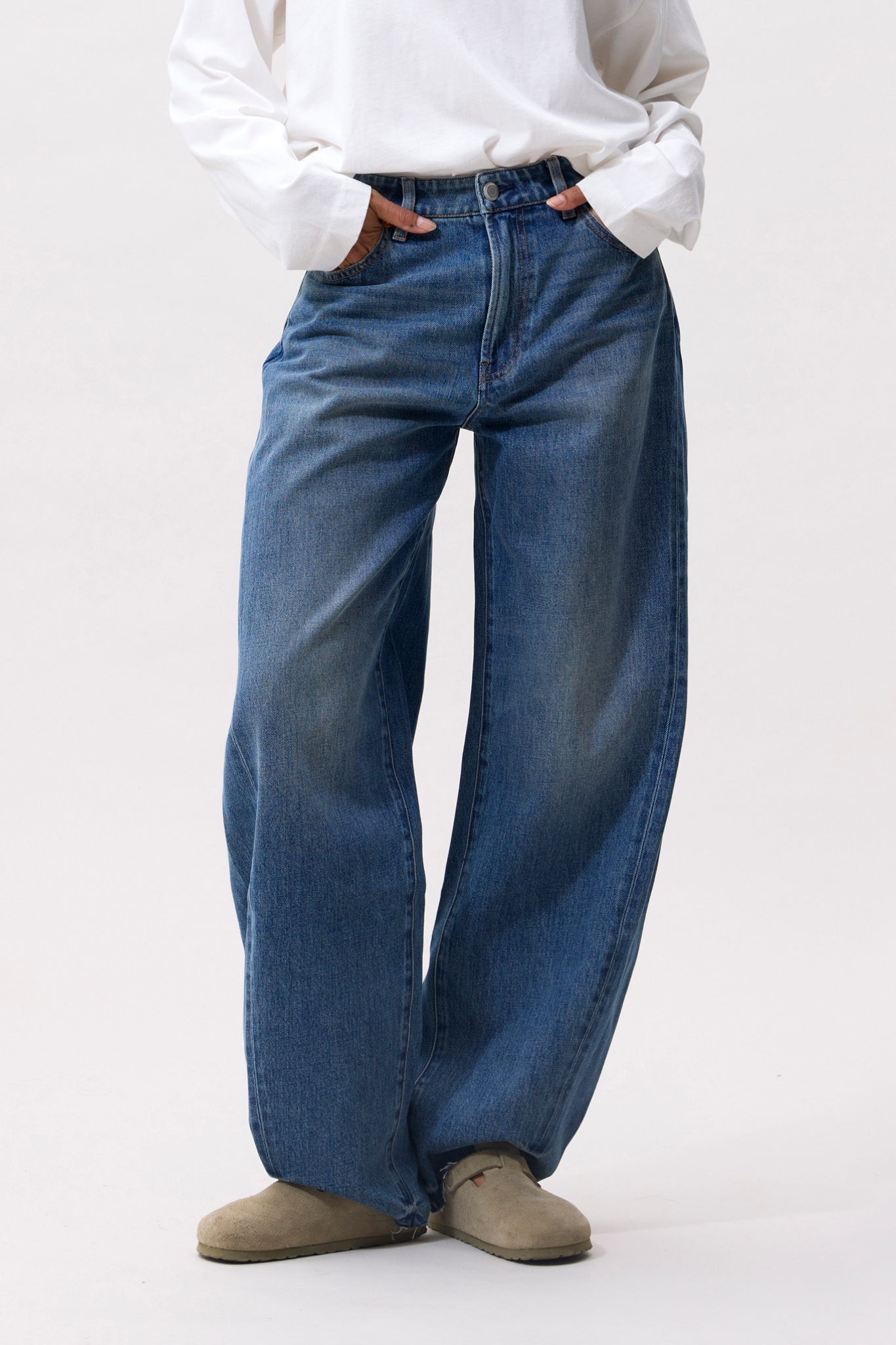 SUPER BARREL FIT JEANS - MEDIUM BLUE