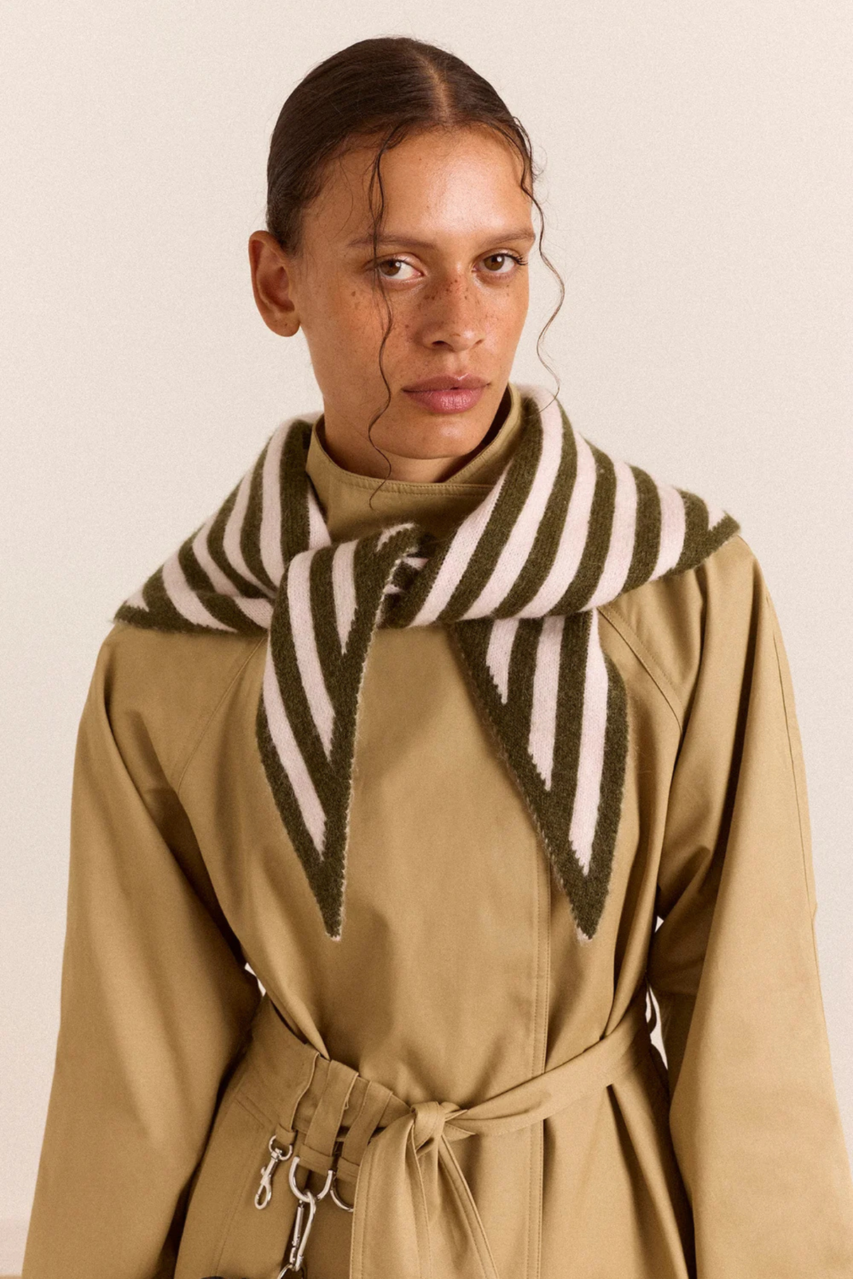 DRIEHOEKSSJAAL - OLIJFGROEN - ROZE STRIPE
