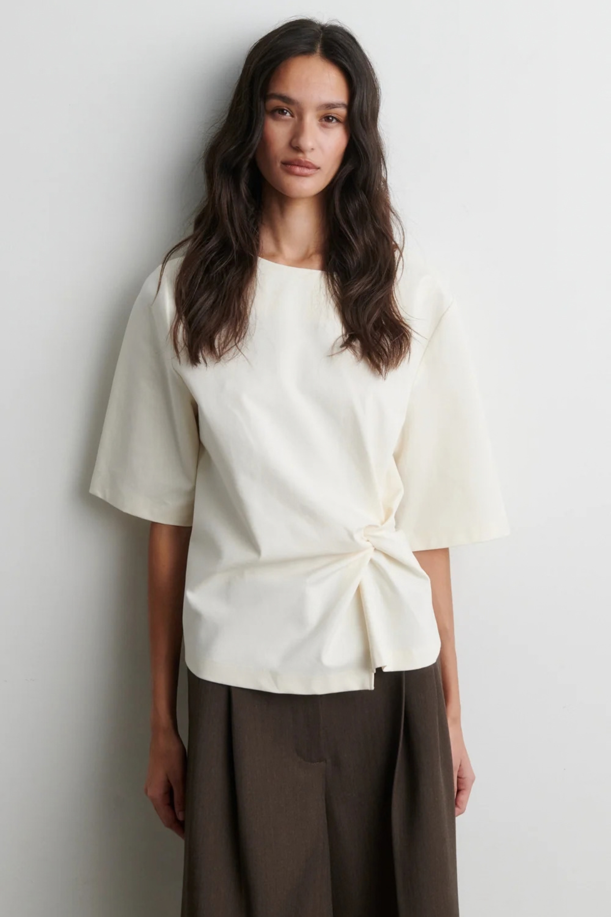 ARKAI DRAPE T-SHIRT - EGGNOG