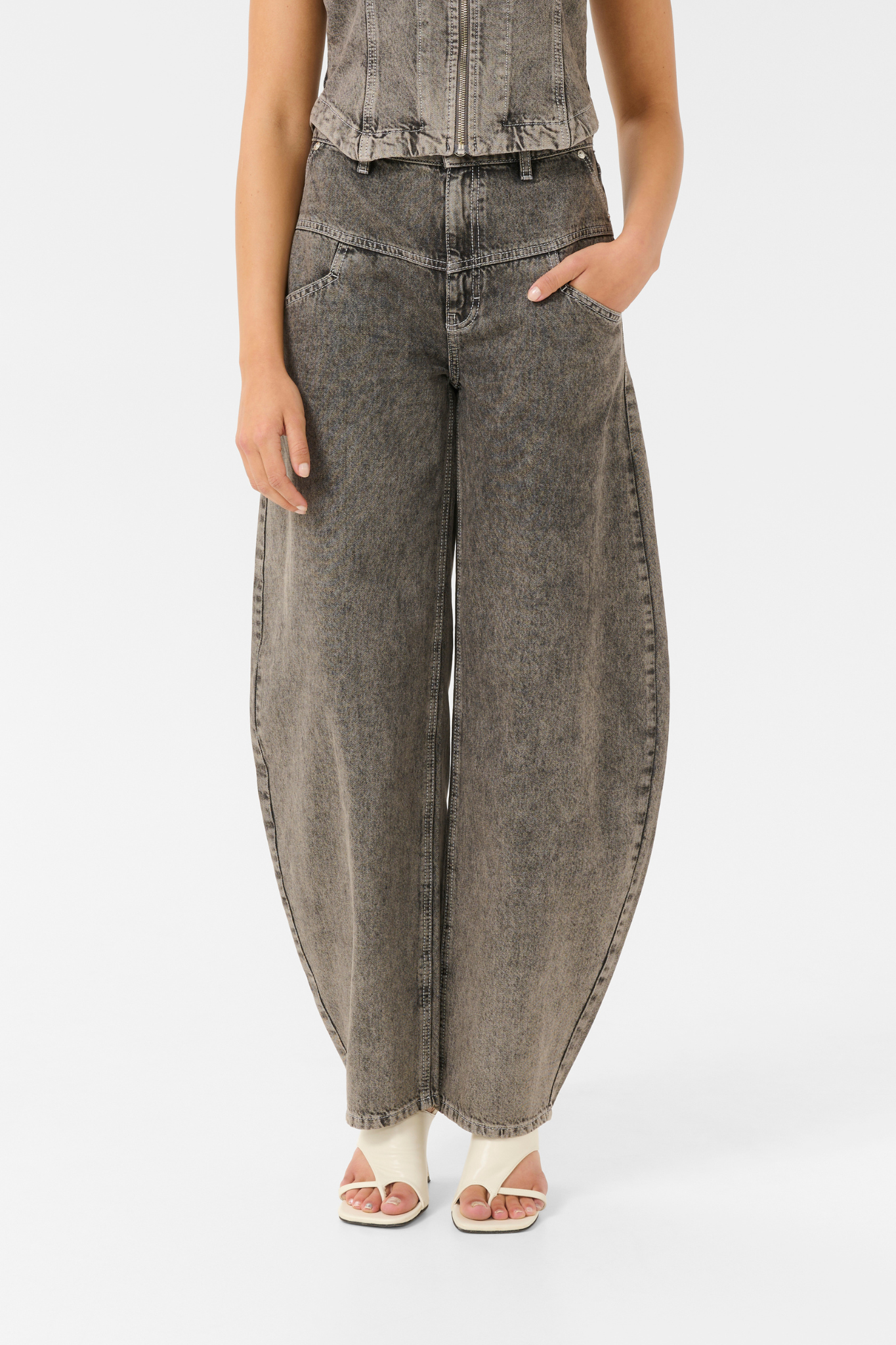 JOSIE HW BARREL JEANS - GREIGE DENI