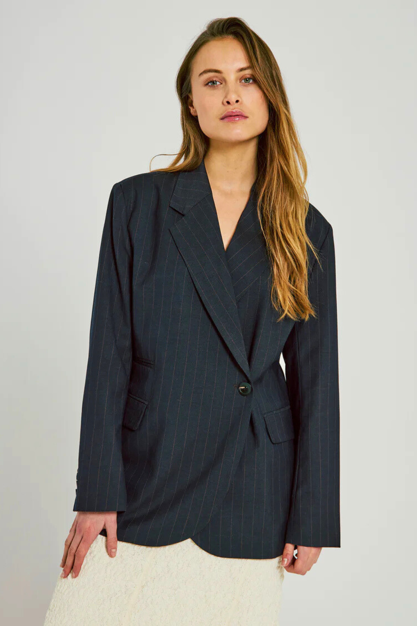 KANDRIA SHAPED BLAZER - BROWN SPINSTRIPE
