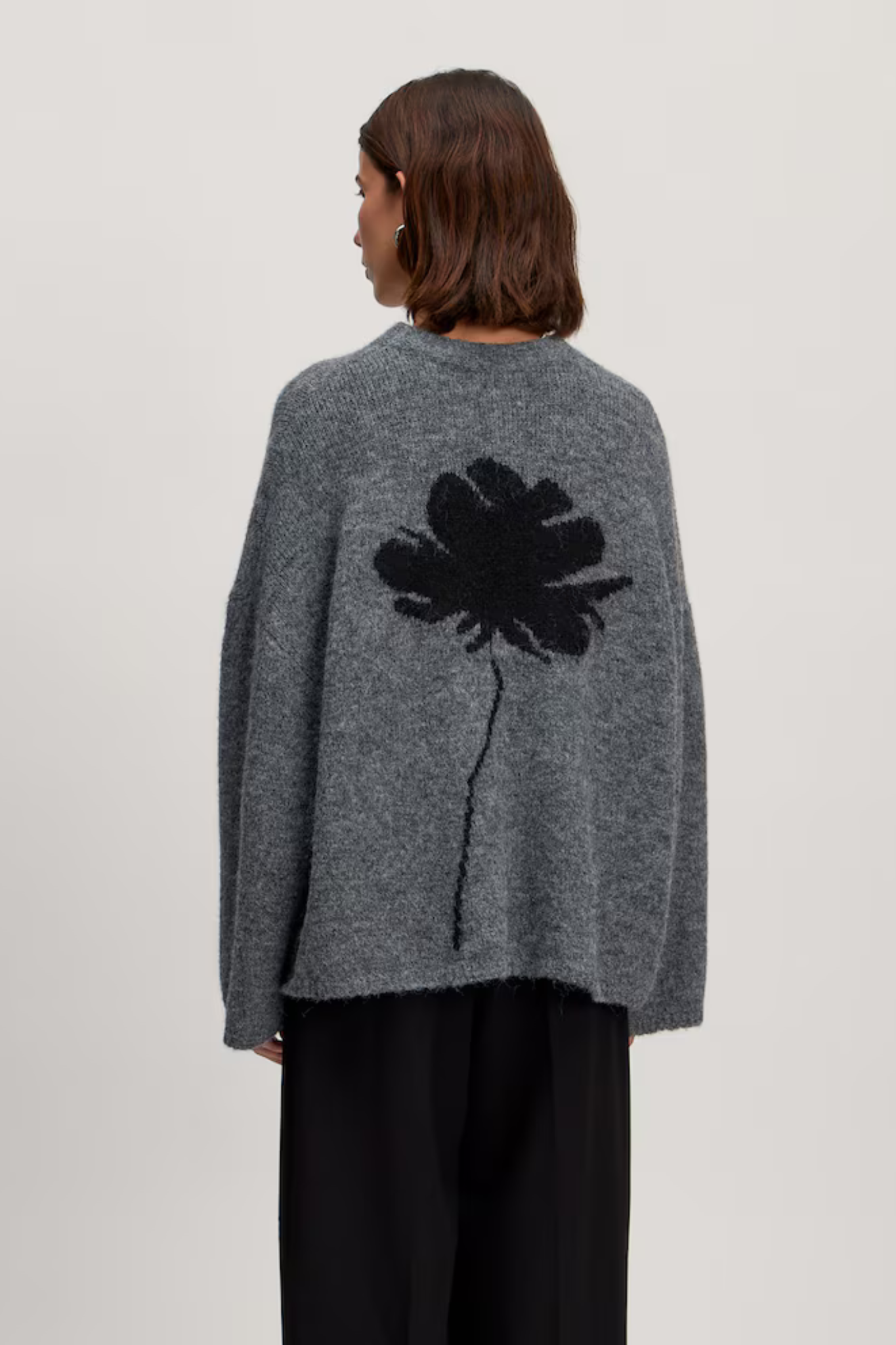 OVERSIZE ULVA JUMPER - GREY/FLOWER JACQUARD IN BLACK