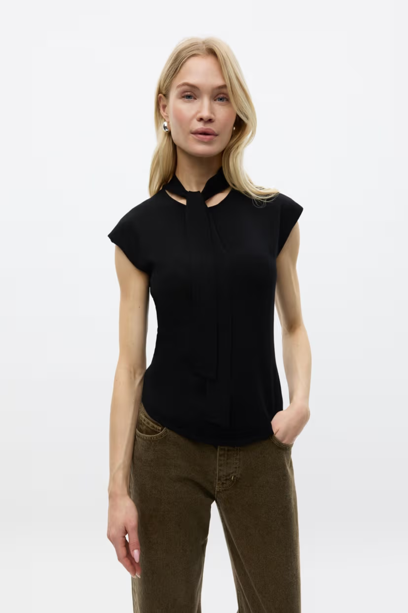 NELLA SS KNIT - BLACK