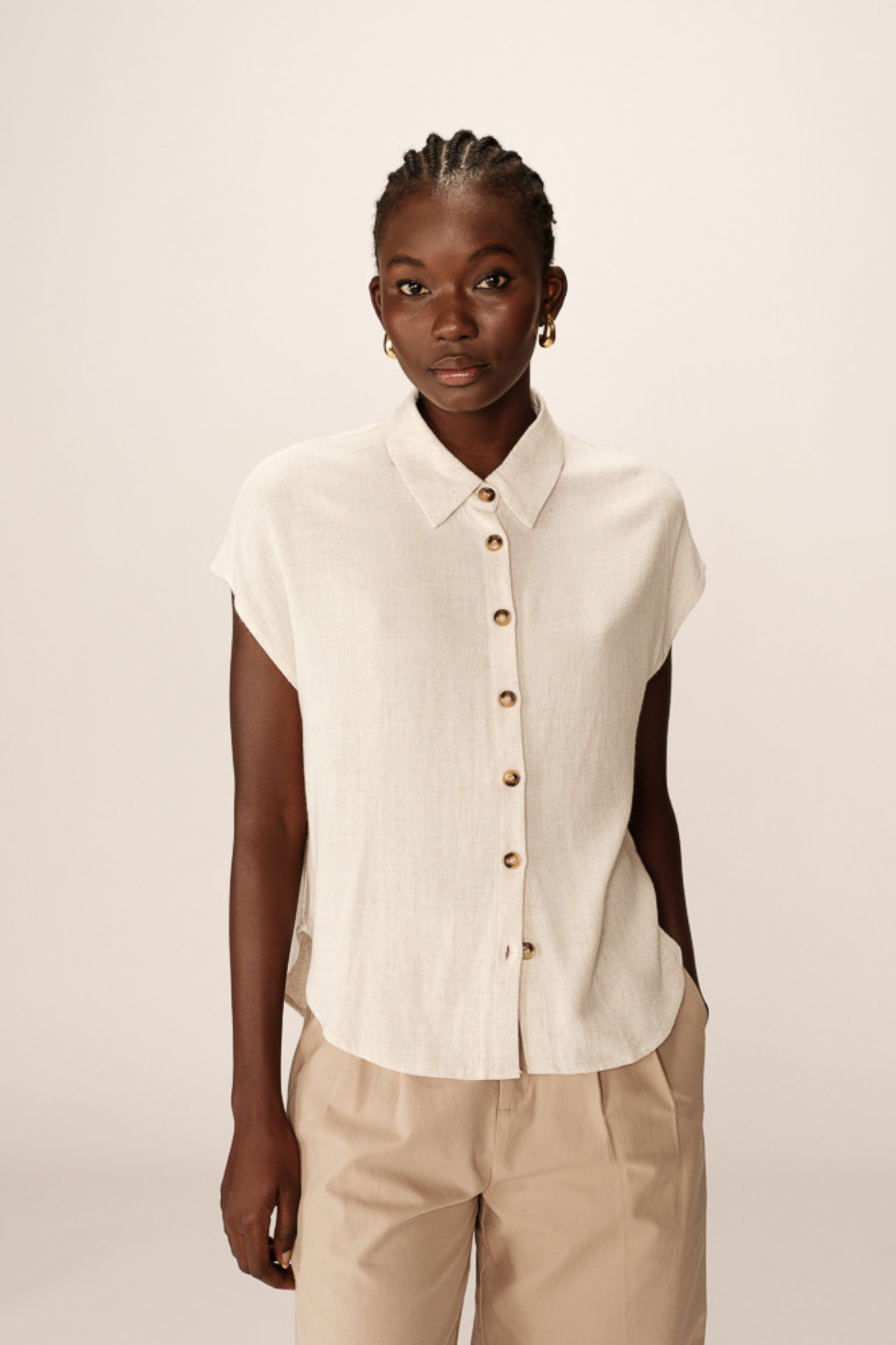 Model wearing the Grace & Mila perez shirt in beige. Front view