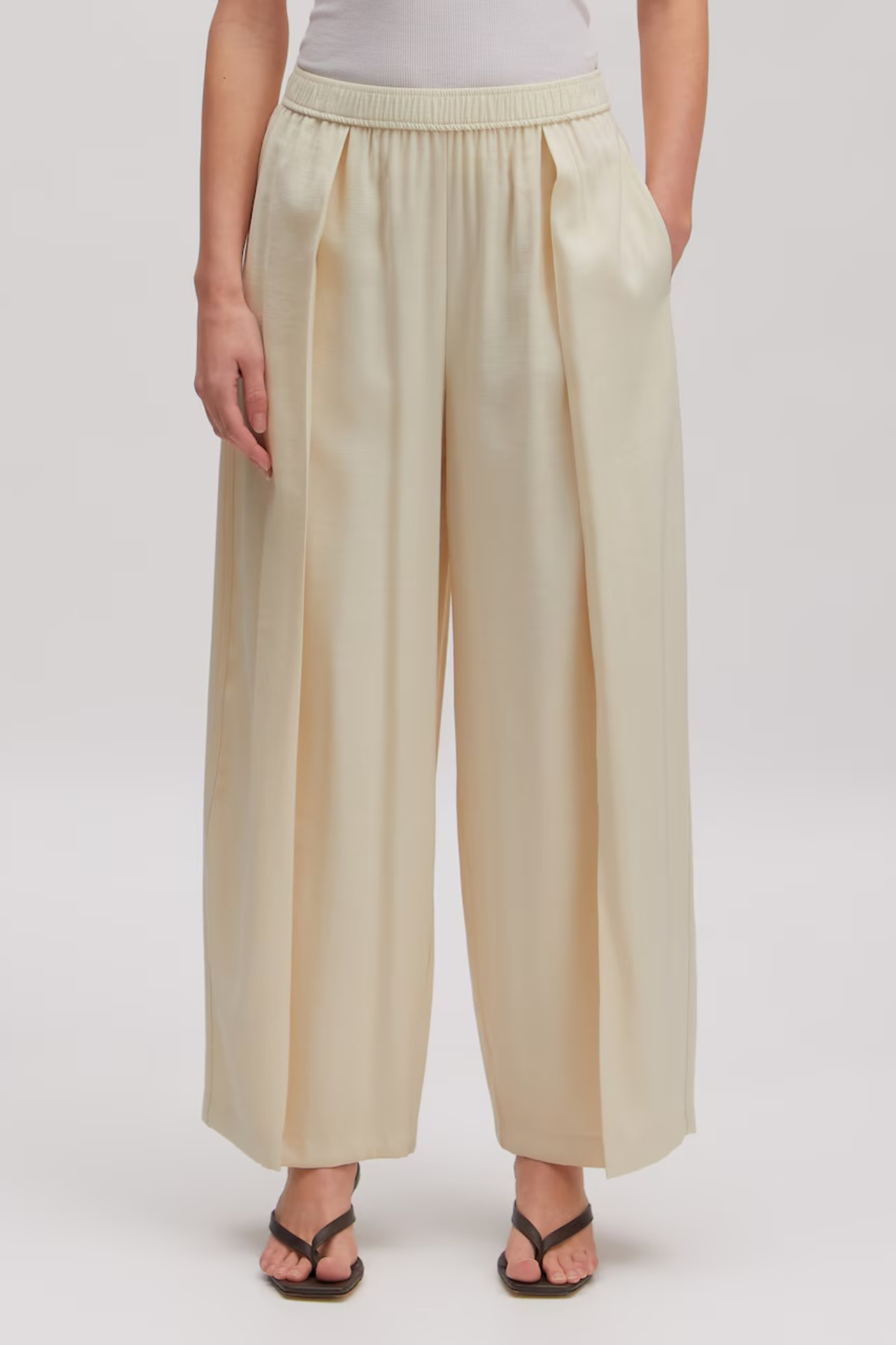 QUANDA TROUSERS - ALMOND MILK