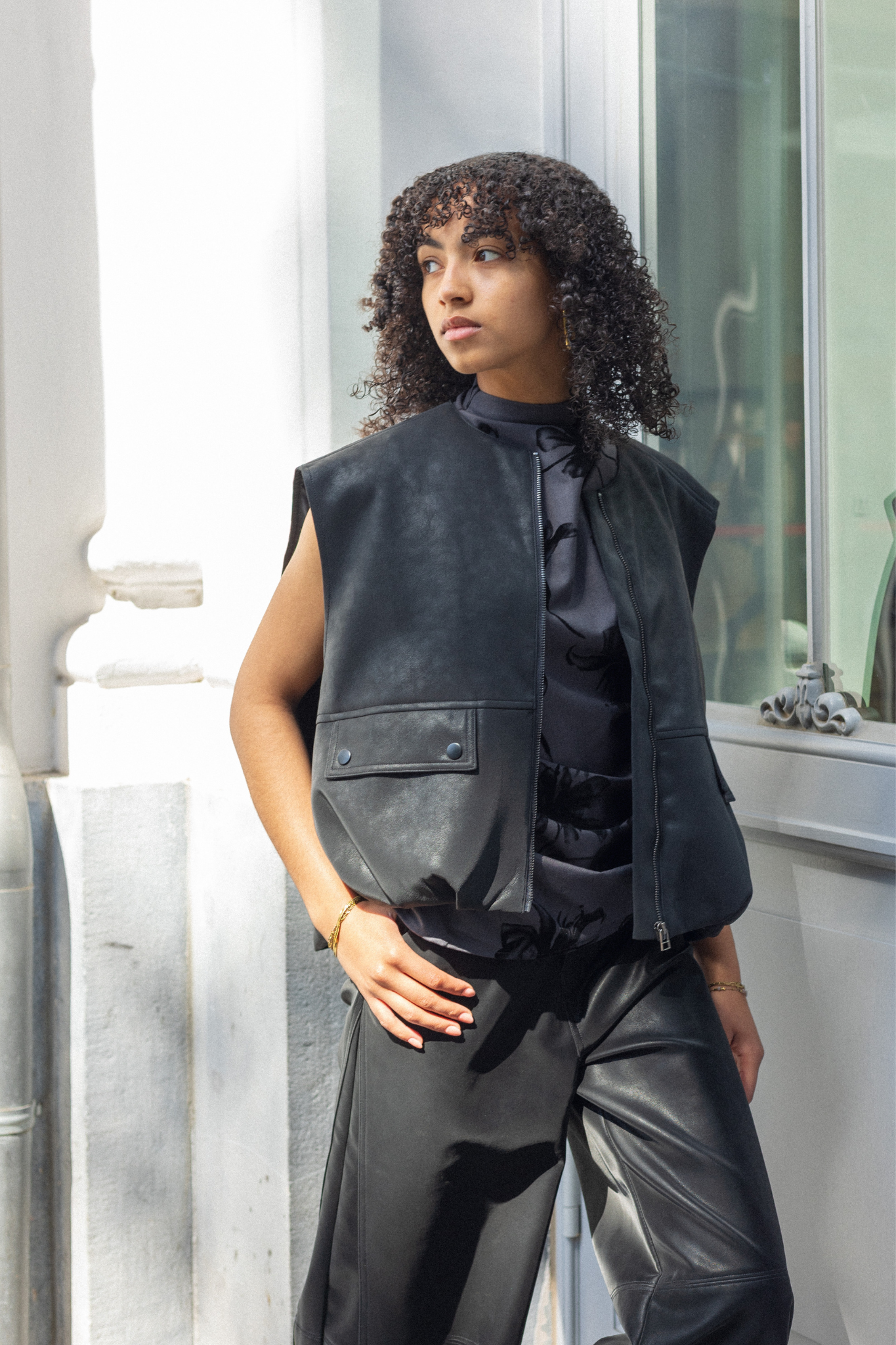 STACY VEST - BLACK