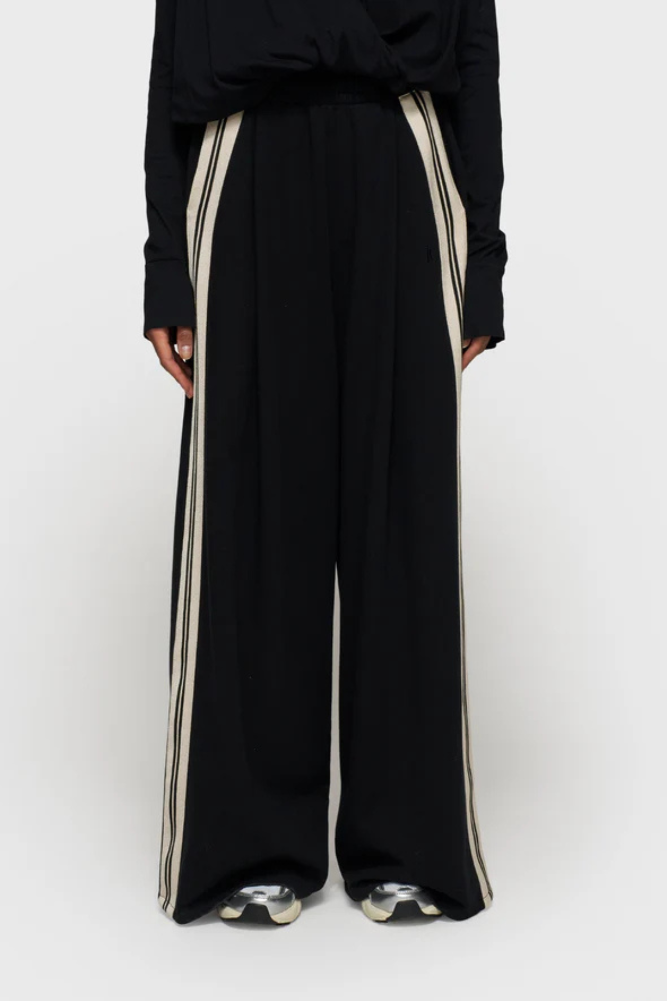 WIDE TAPE PANTS - BLACK