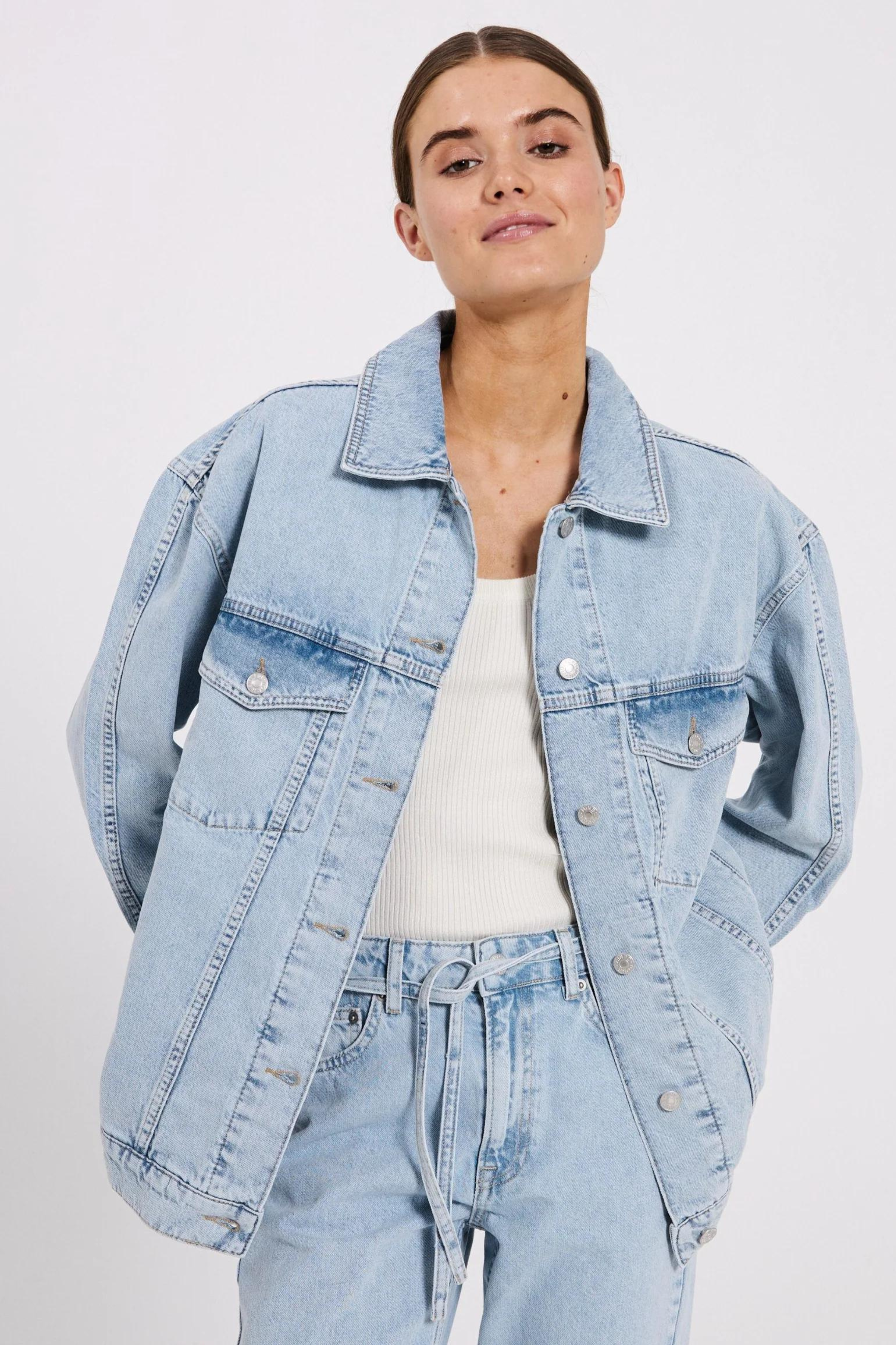 LARISA CLEAN DENIM JACKET - BLUE LIGHT WASH