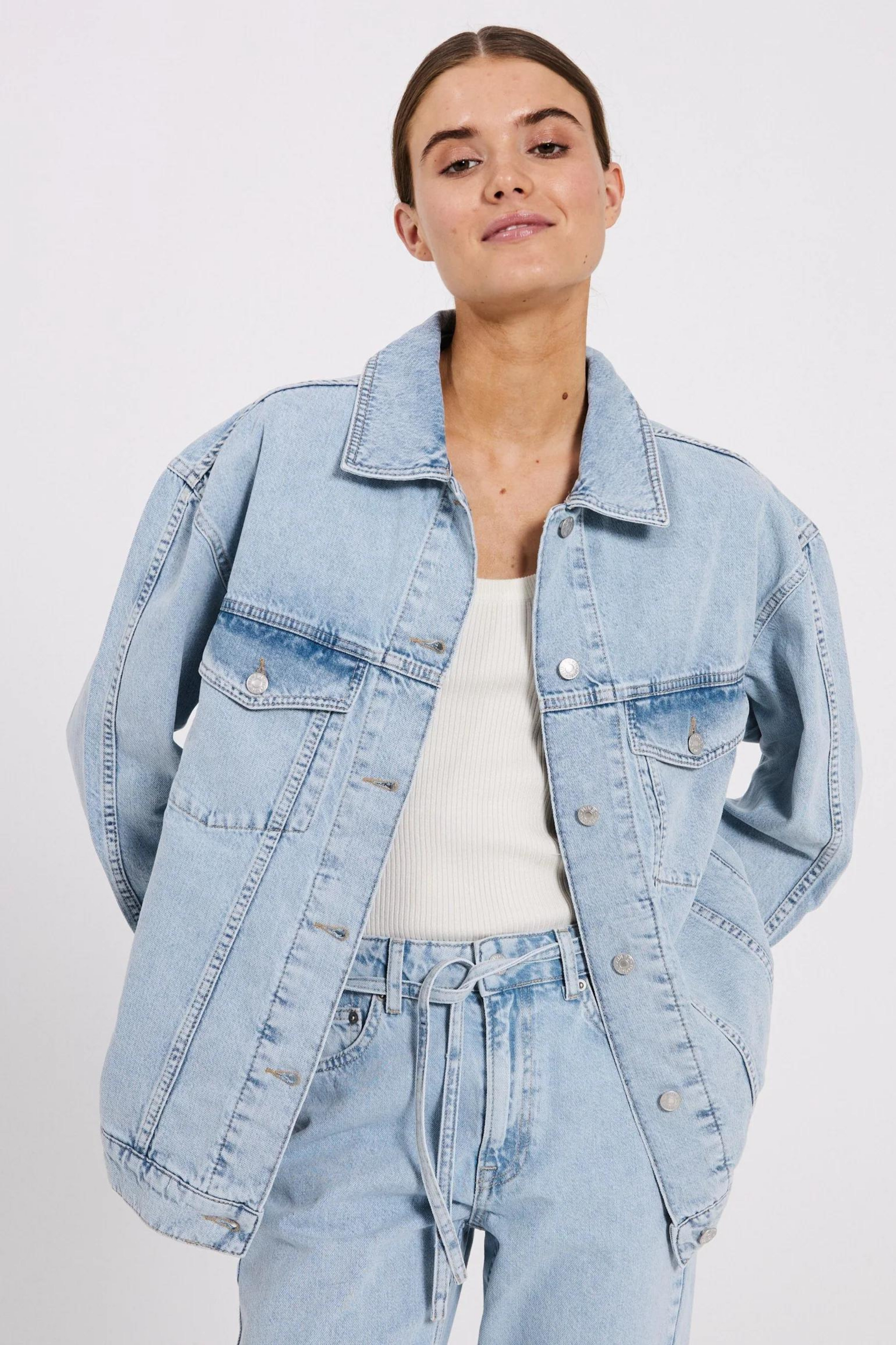 LARISA CLEAN DENIM JACKET BLUE LIGHT WASH - Main Image