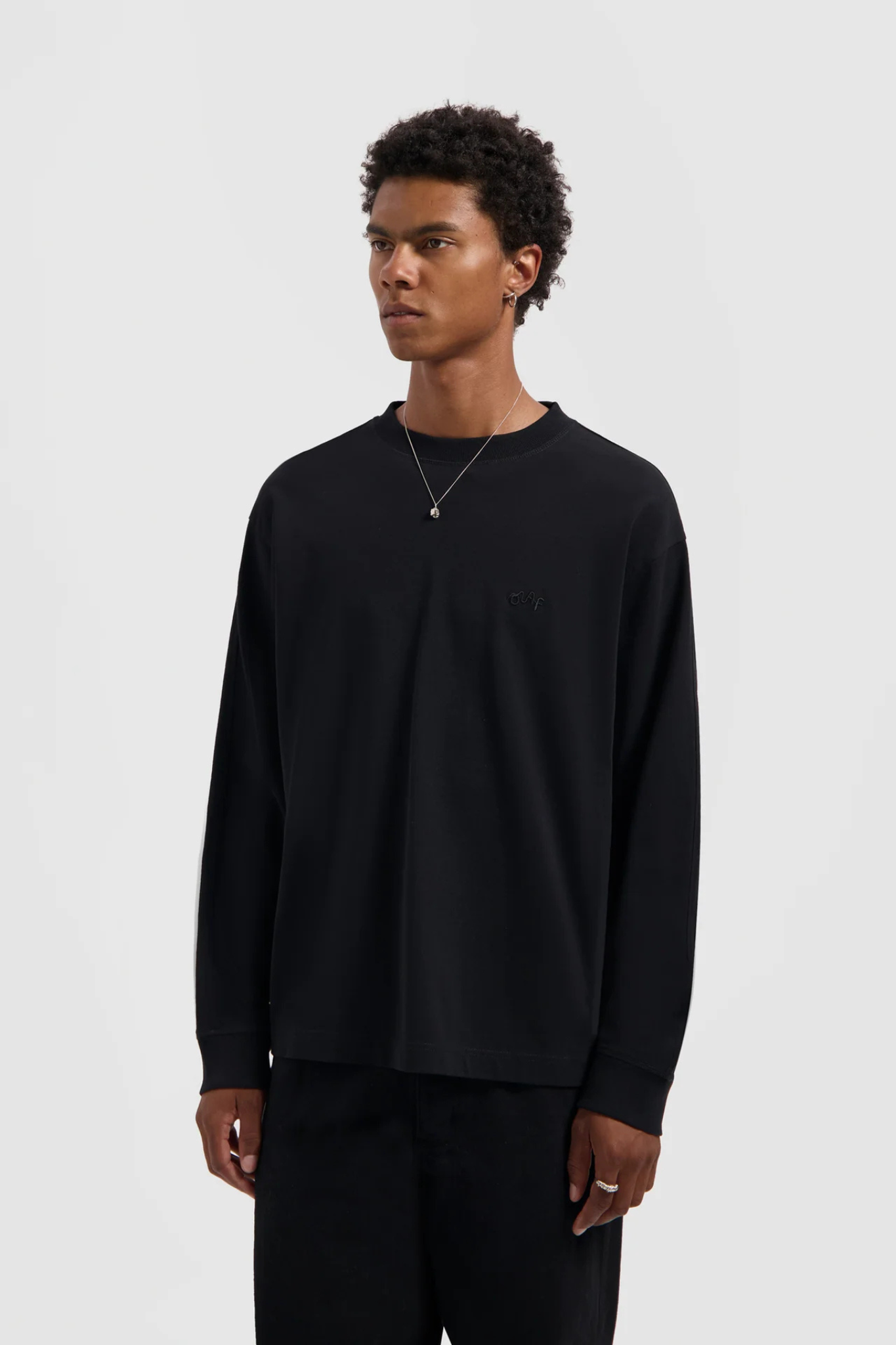 SIGNATURE LS TEE - BLACK