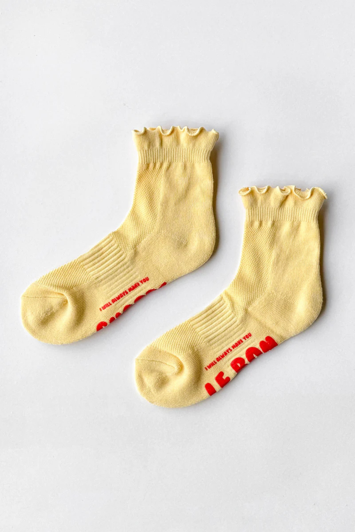 RUFFLED HUGGER CREW SOCKS - BANANA CREAM/RED