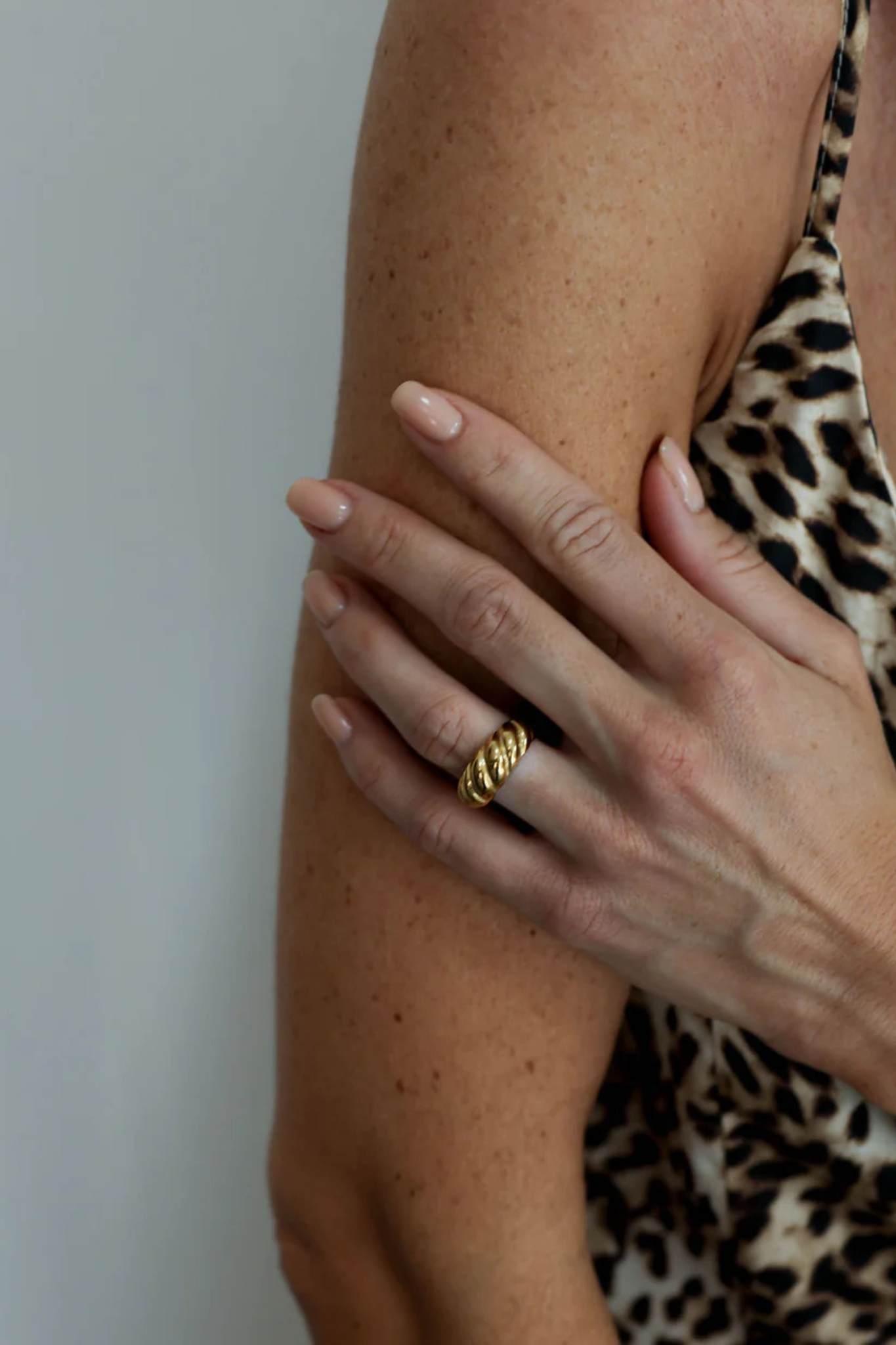 LEON RING - GOLD