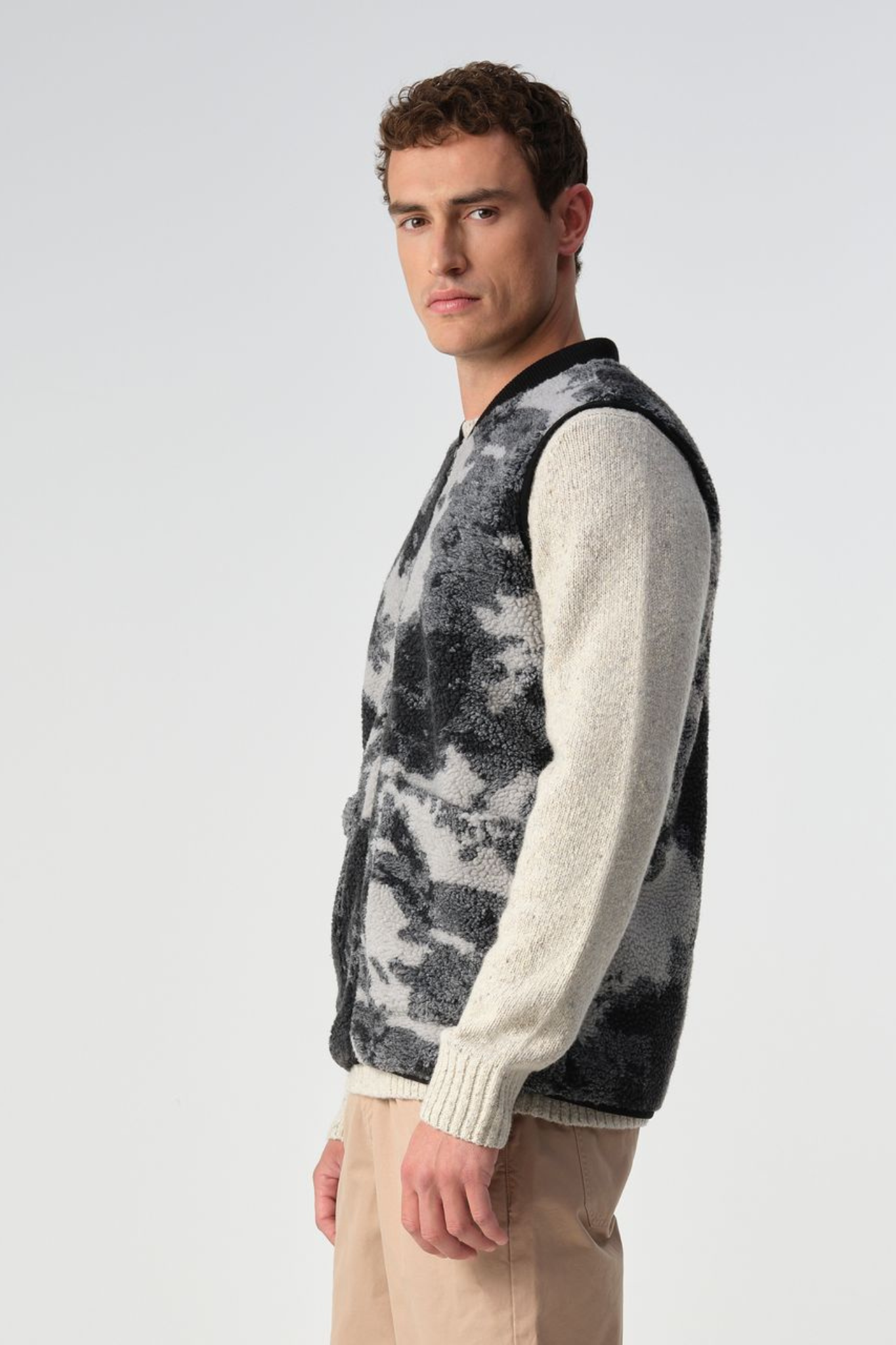 BRUCE ART VEST - GREY