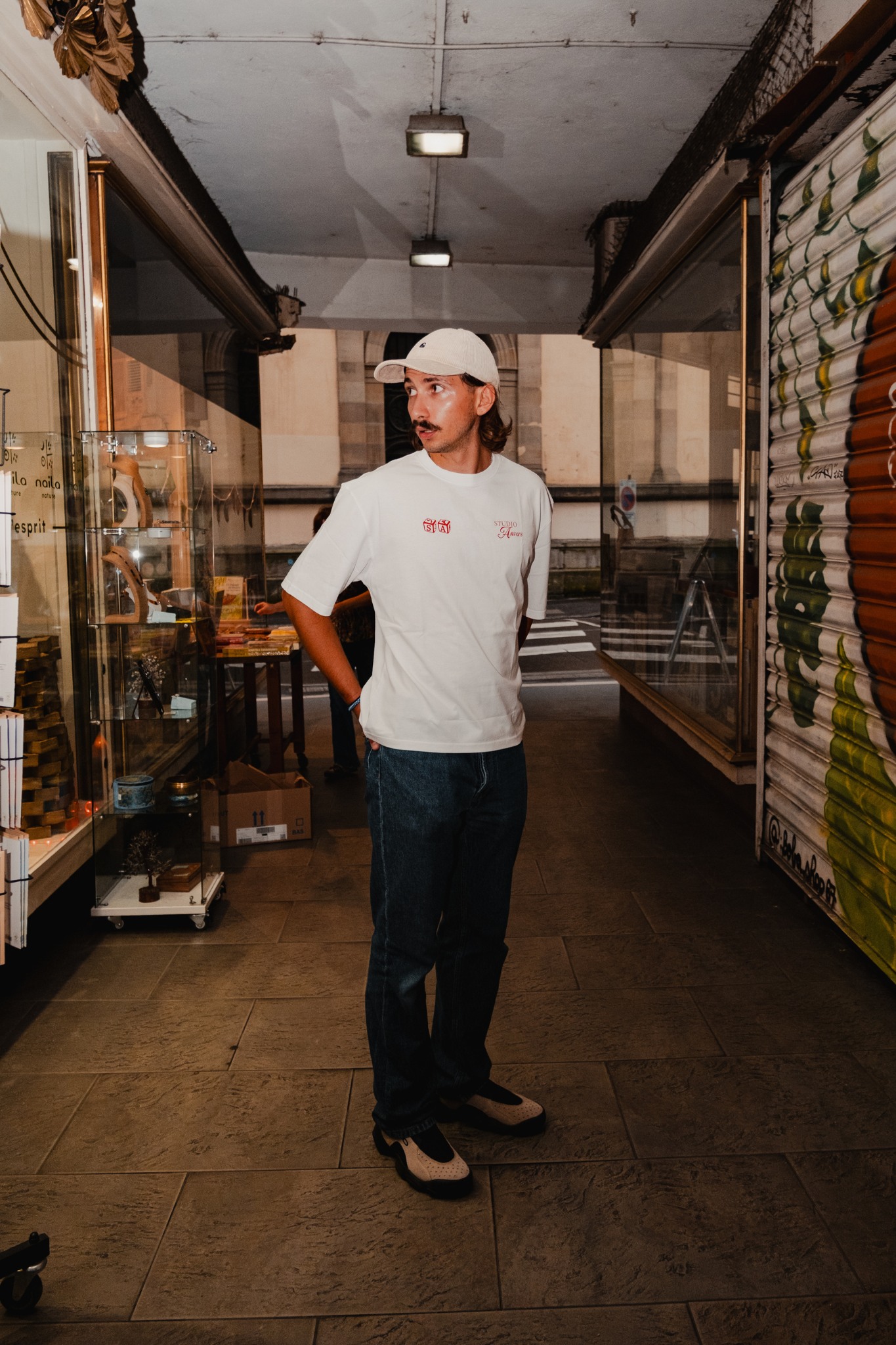 LUCKY T-SHIRT - WHITE/RED PRINT