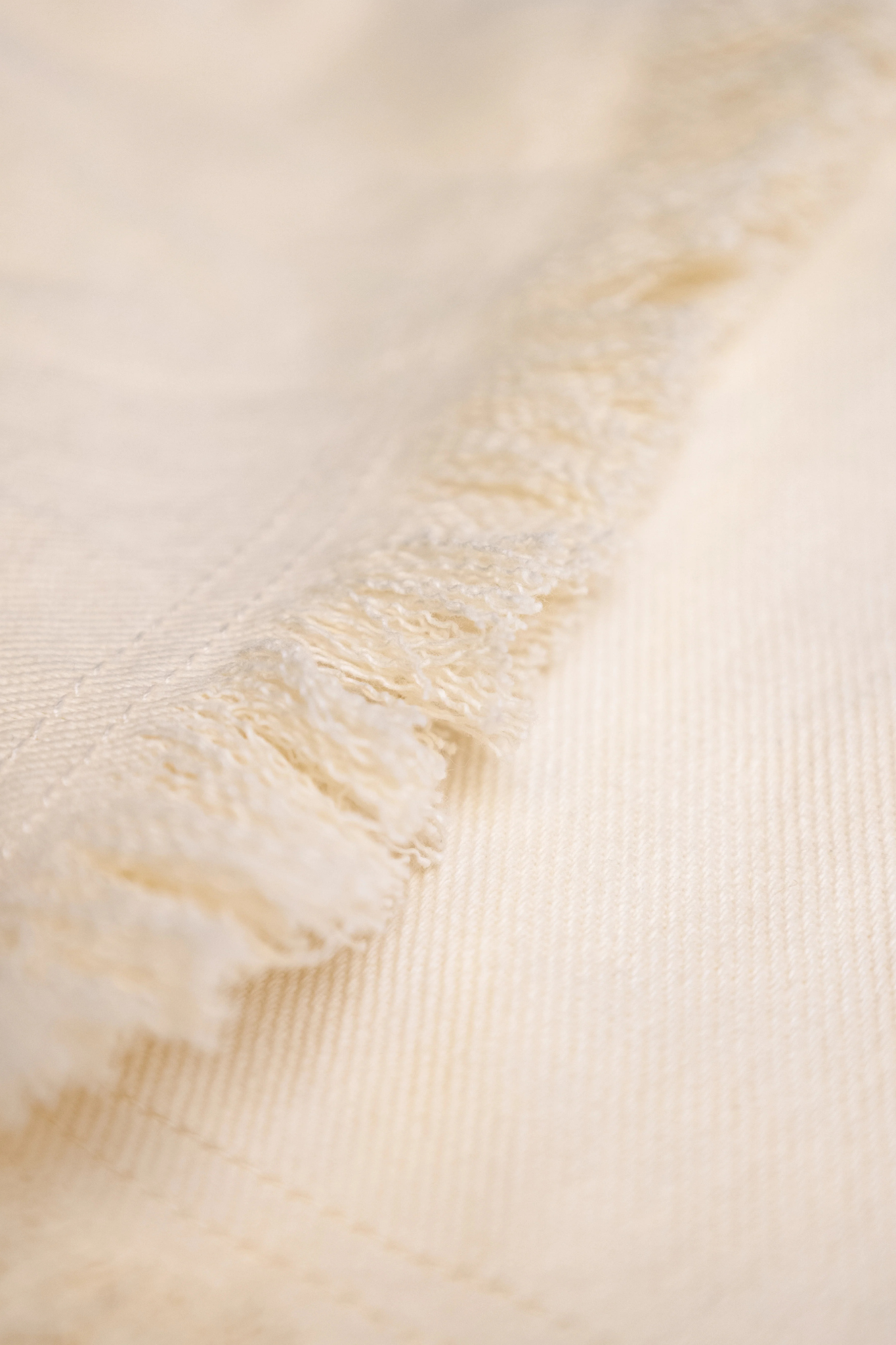 TWILL DISTRESSED SHORTS - BEIGE