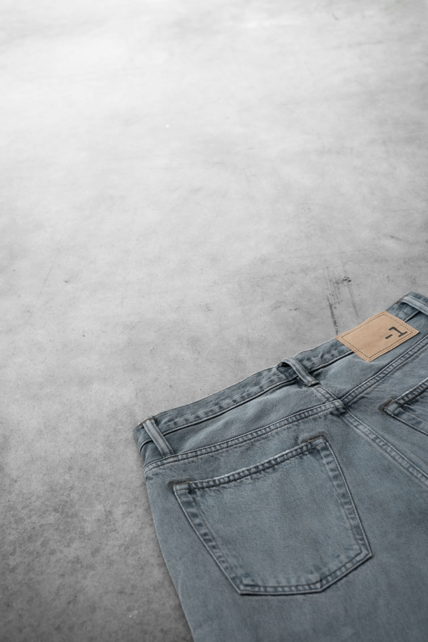 THE ONE JEANS REGULAR LEG JEANS - GREY SKY