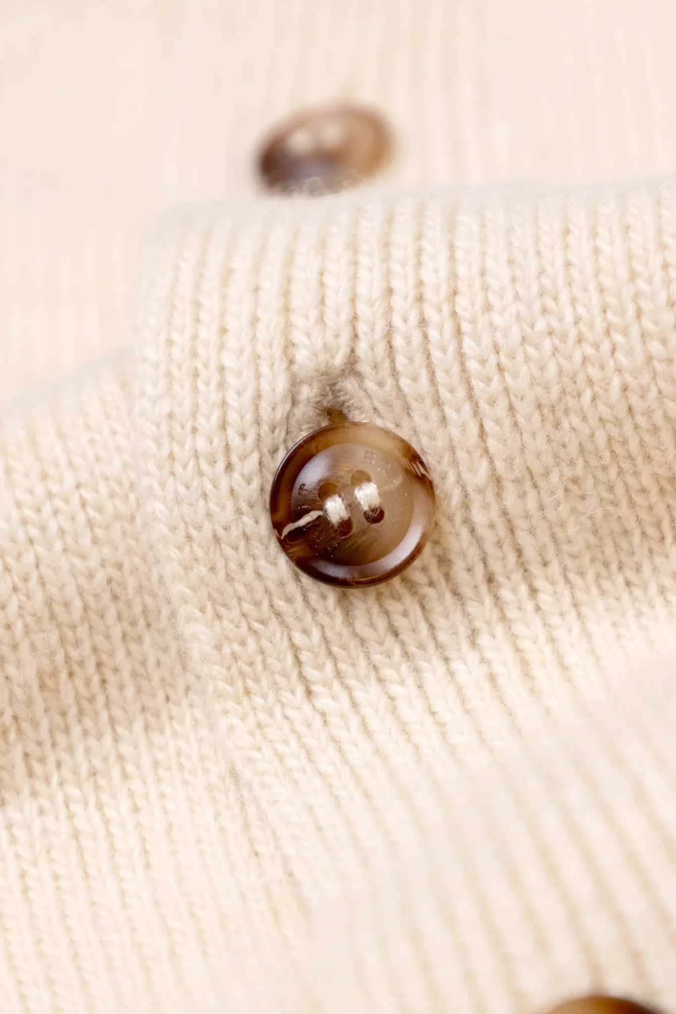 SCRIPT LOGO BUTTON UP KNIT - SAND