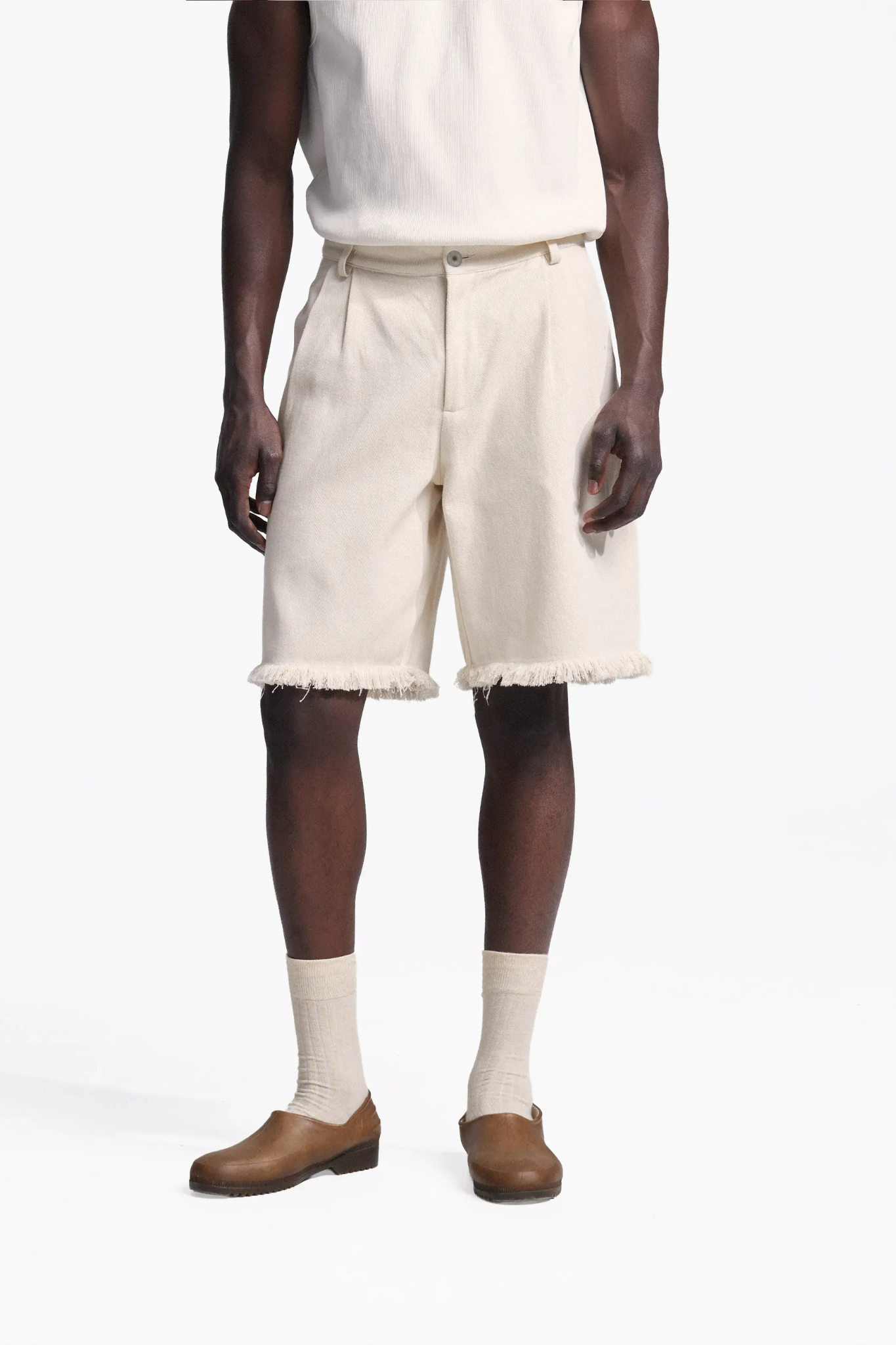 TWILL DISTRESSED SHORTS - BEIGE