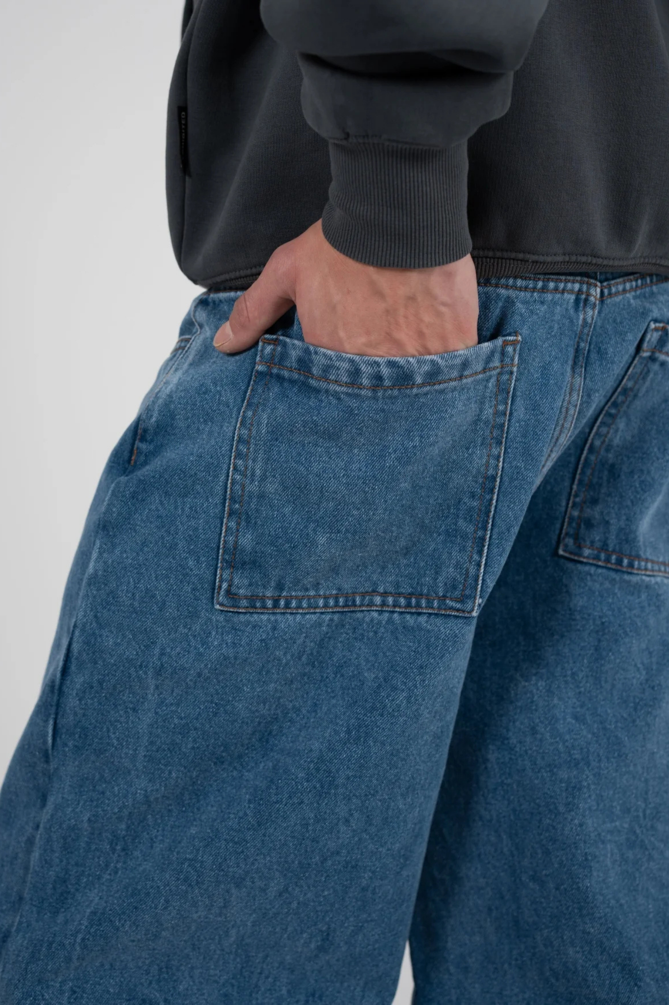 ANTWERP LOOSE JEANS - MID BLUE