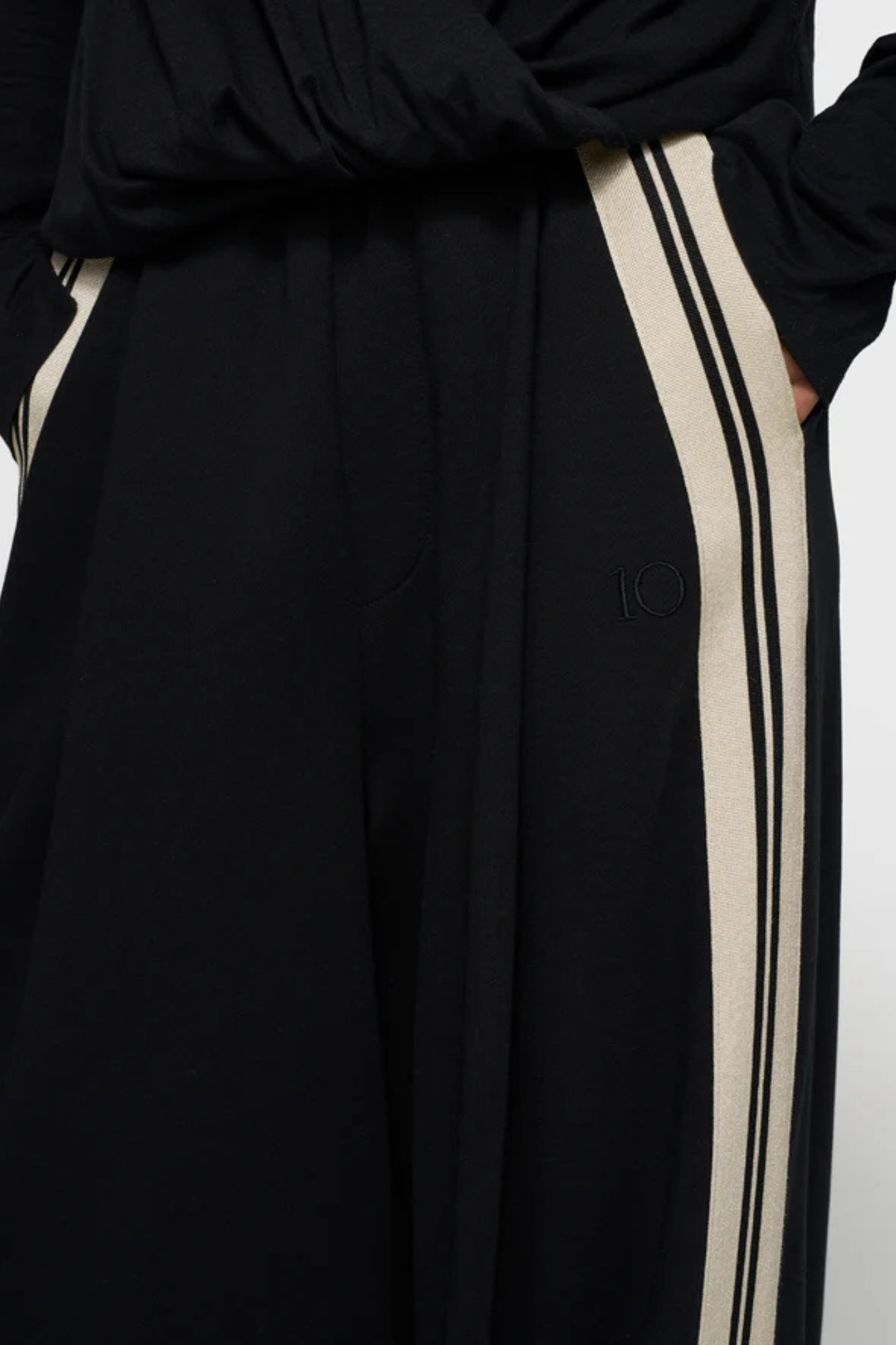WIDE TAPE PANTS - BLACK