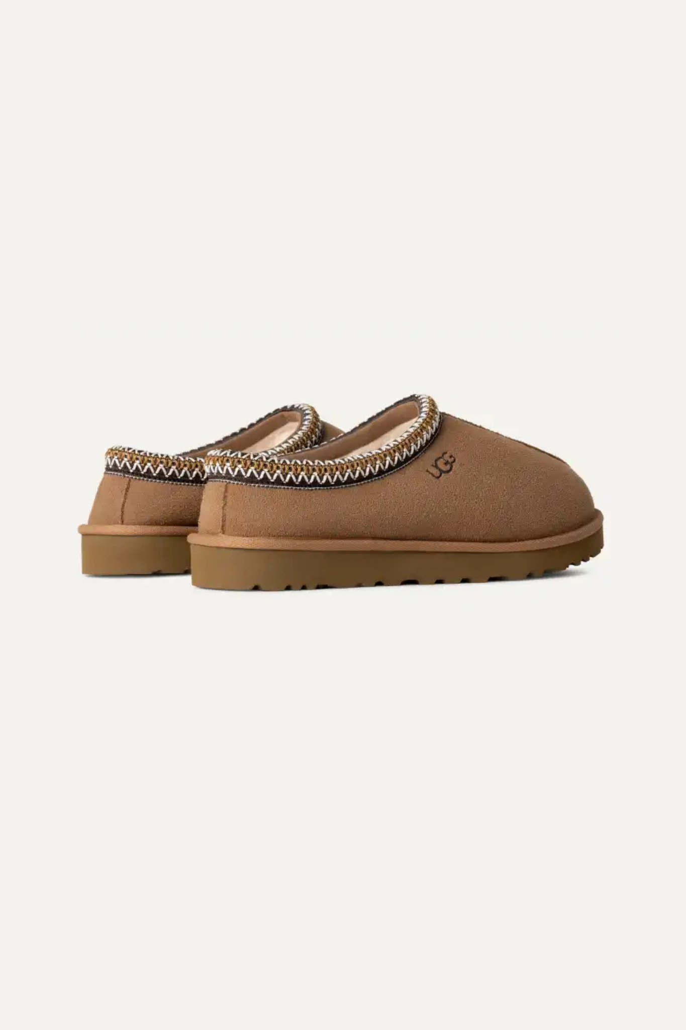 UGG man tasman in chestnut. Side view