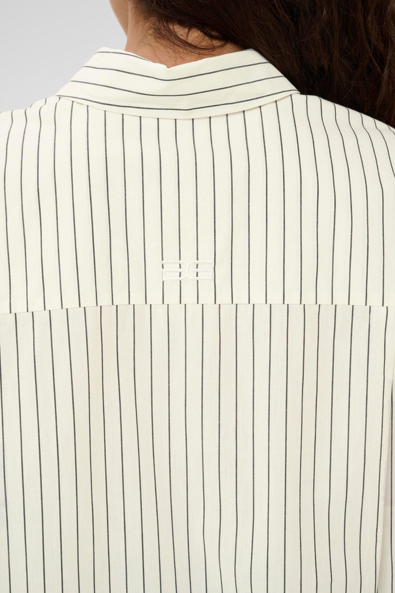 NOELLE SHIRT - WHITE PINSTRIPE