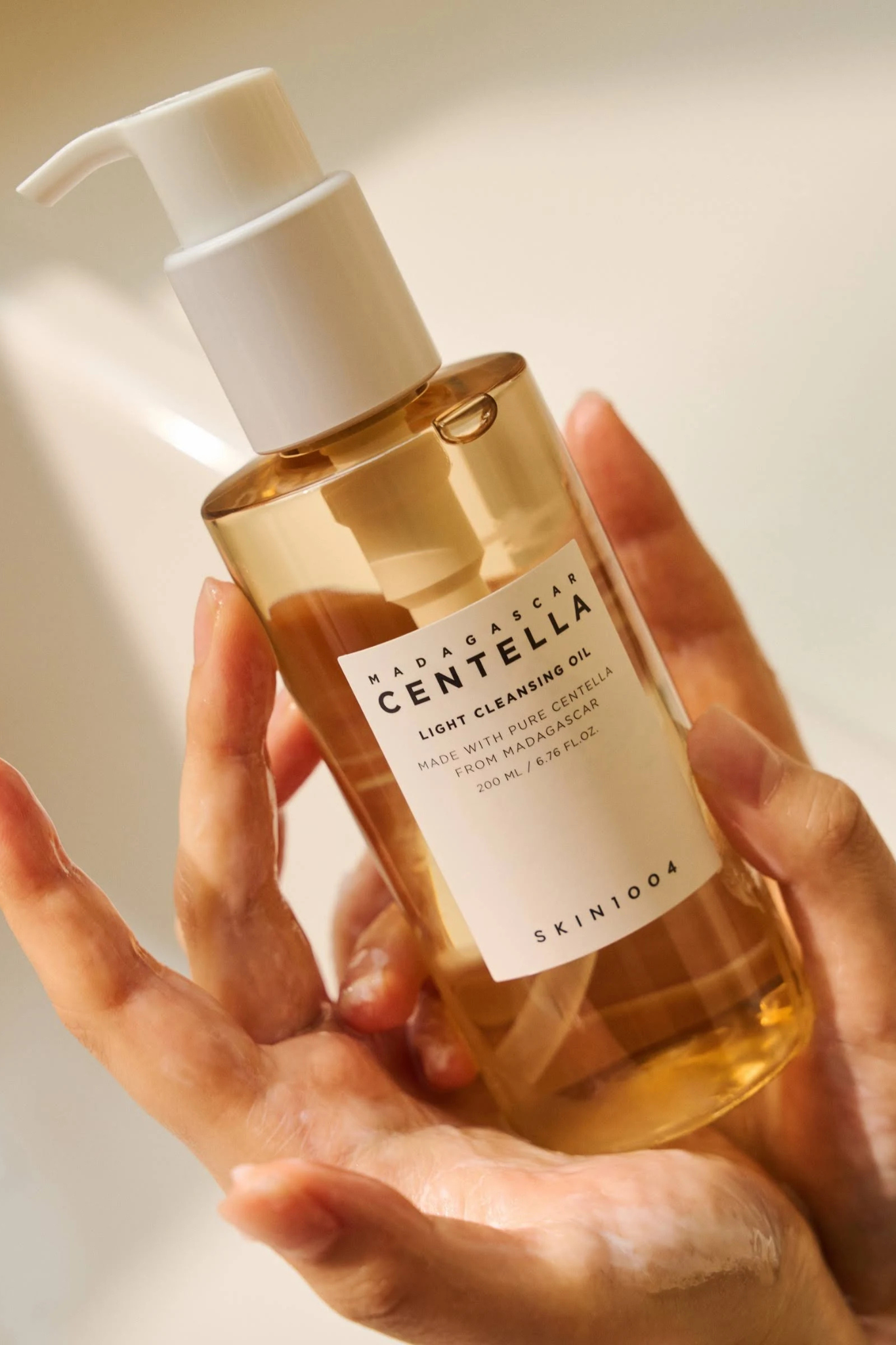 MADAGASCAR CENTELLA LIGHT CLEANSING OIL 200ML