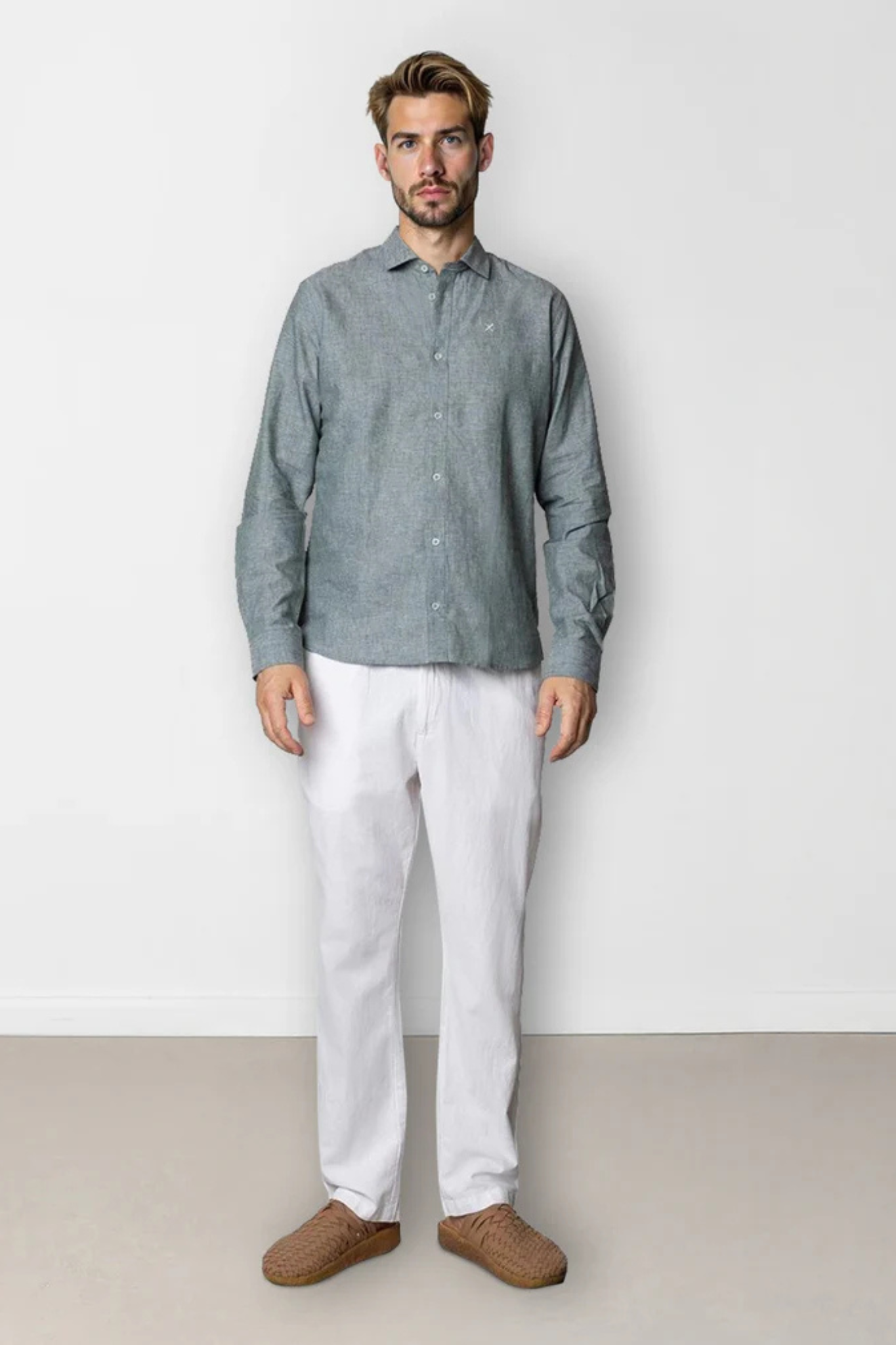 Model wearing the Clean Cut Copenhagen jamie shirt in dark green melange. Front view