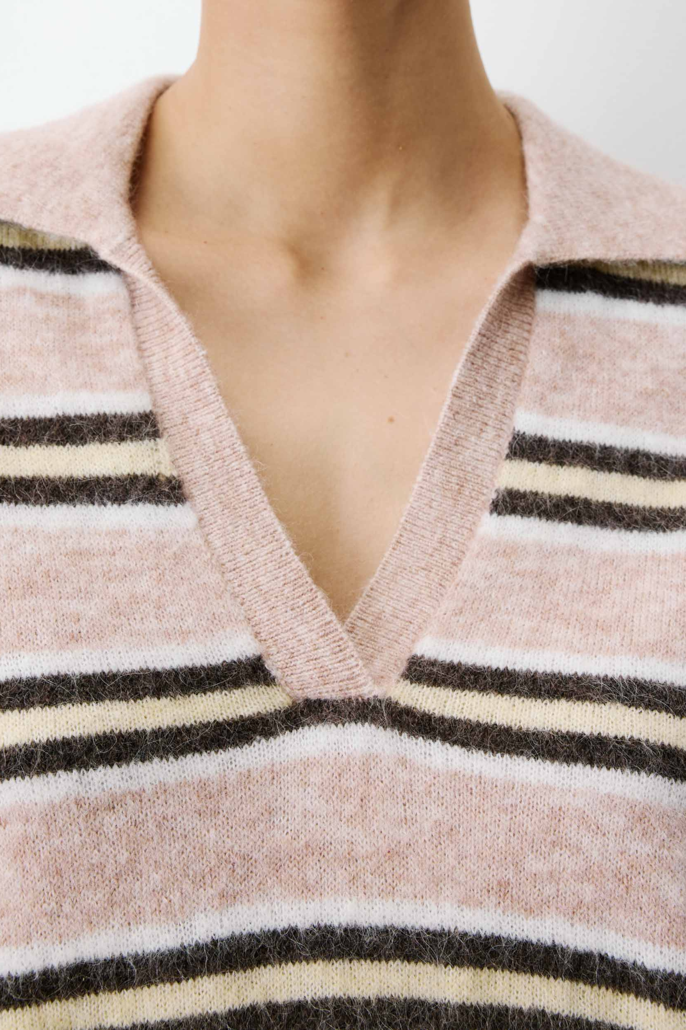 AIZEN SWEATER - BEIGE