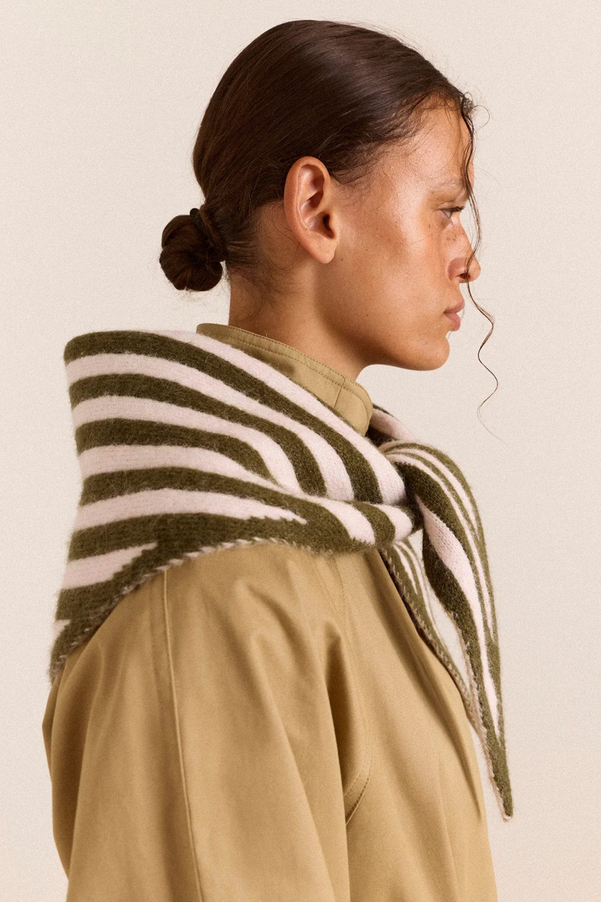 DRIEHOEKSSJAAL - OLIJFGROEN - ROZE STRIPE