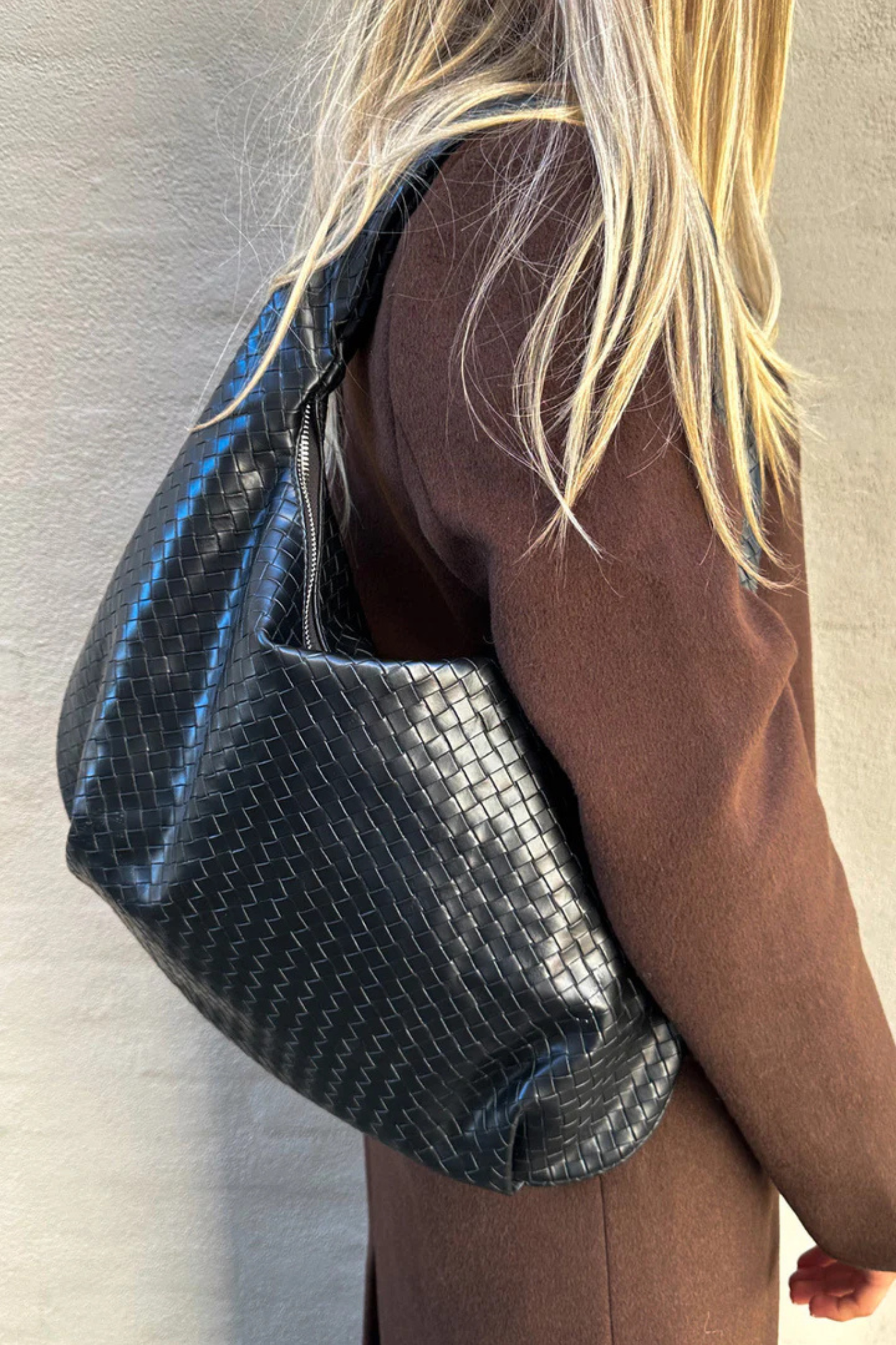 PEONY HOBO BAG - BLACK