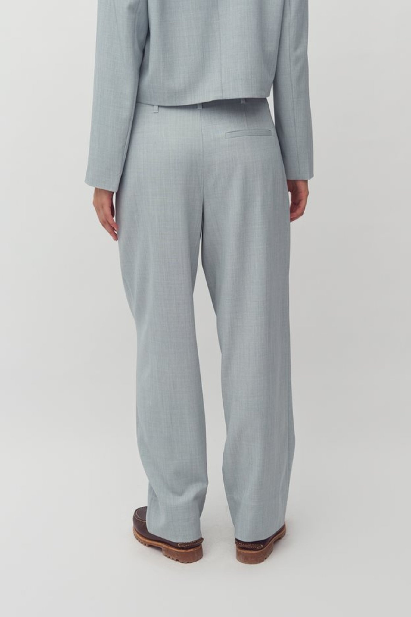Model wearing the MBYM danly elanna pants in lead. Back view