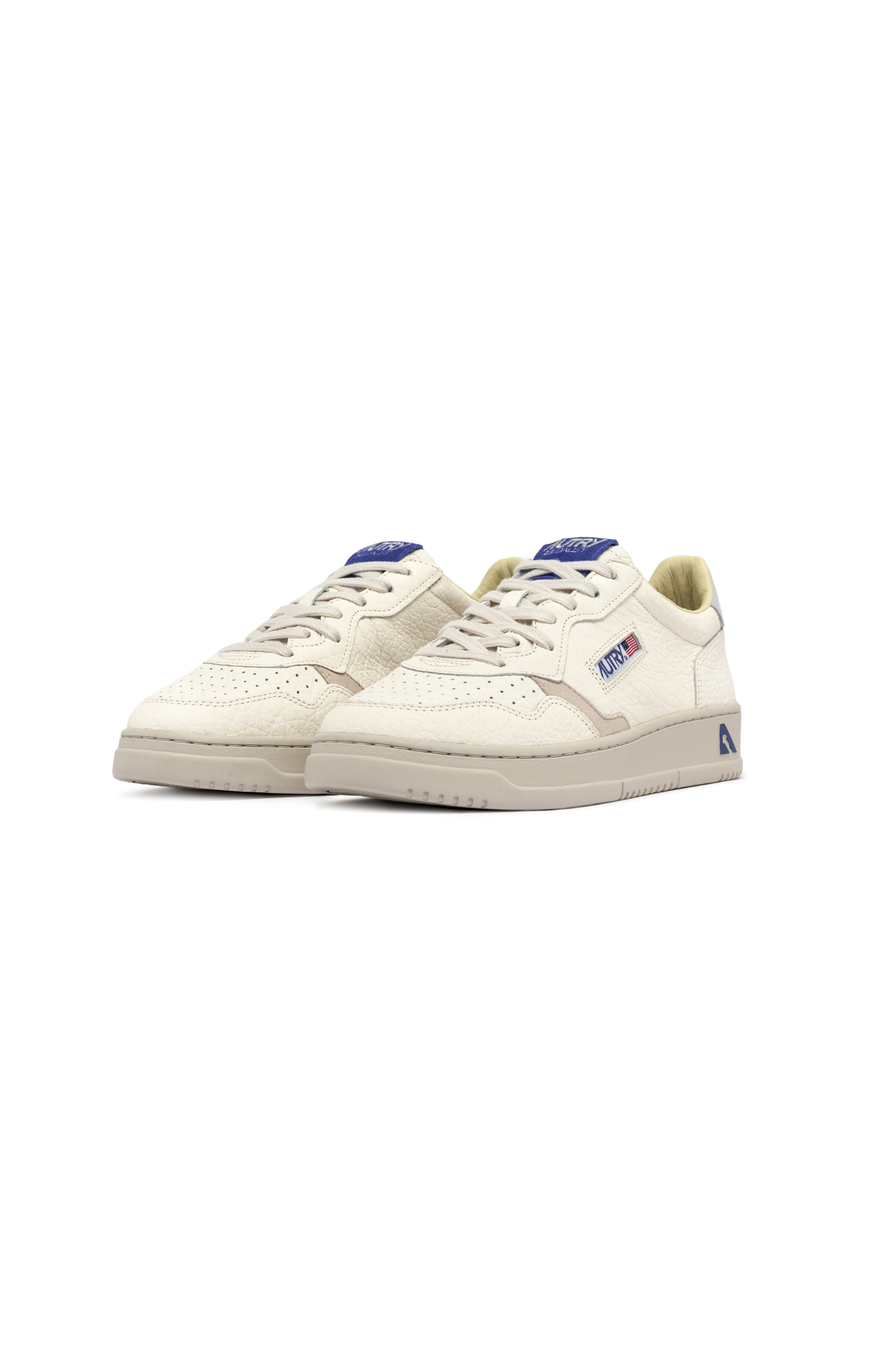 Autry madalist low men sneakers in sand and blue. Front view