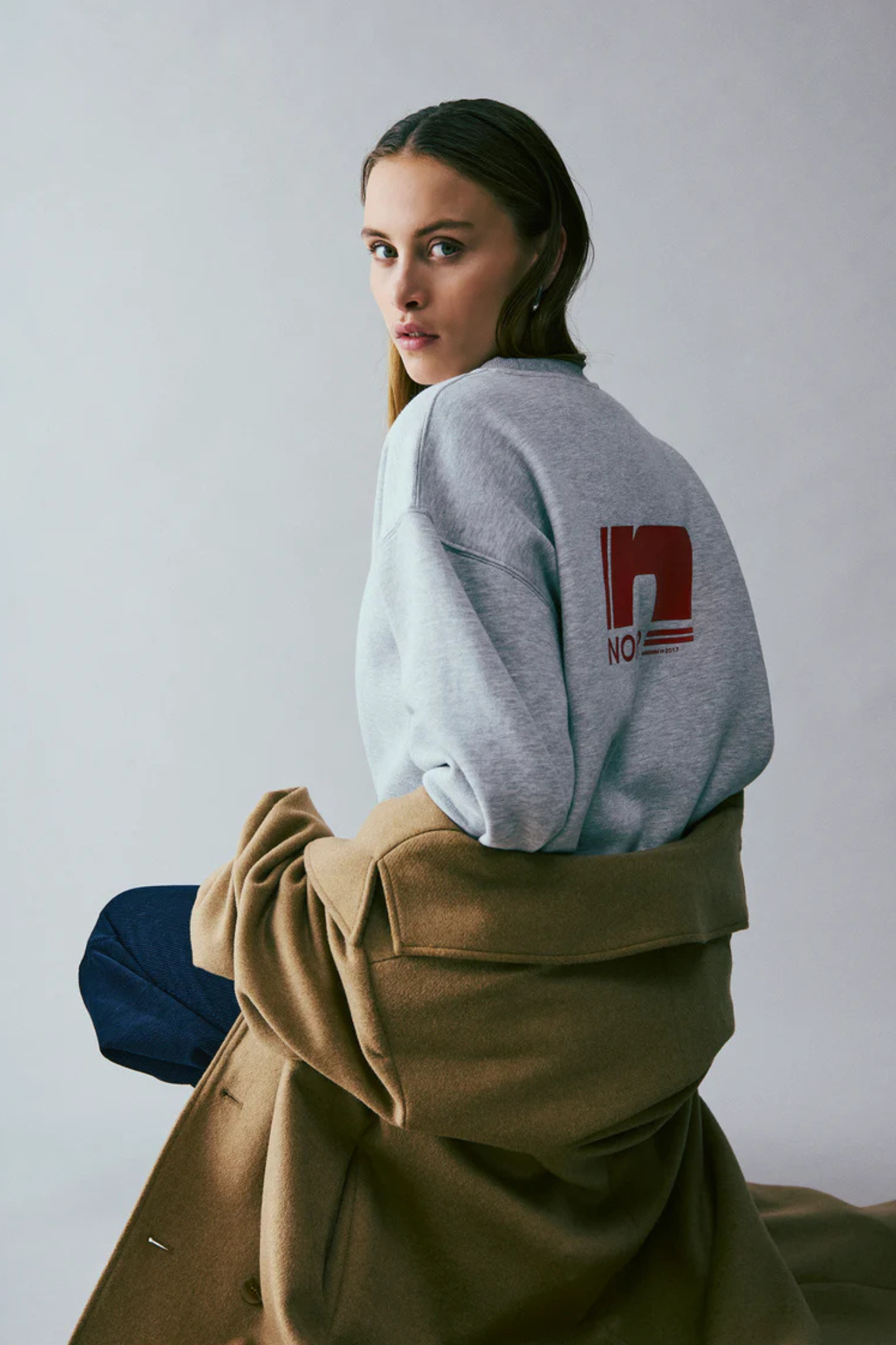 DAPHINE SWEAT TOP - LIGHT GREY W. RED PRINT