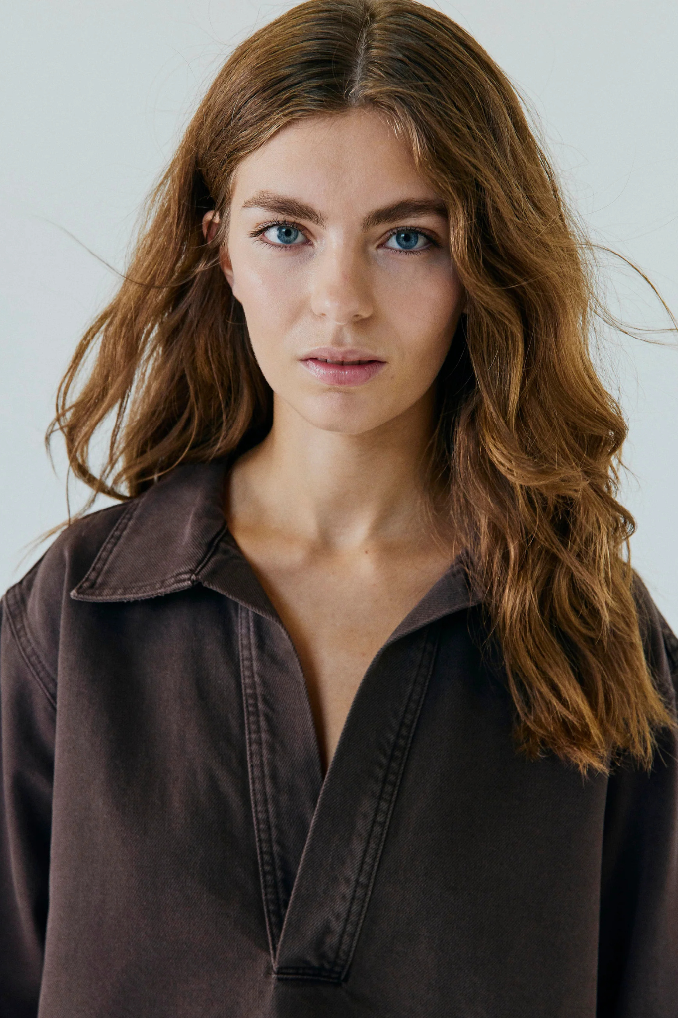 HANNALI V-NECK DENIM DRESS - BROWN WASHED