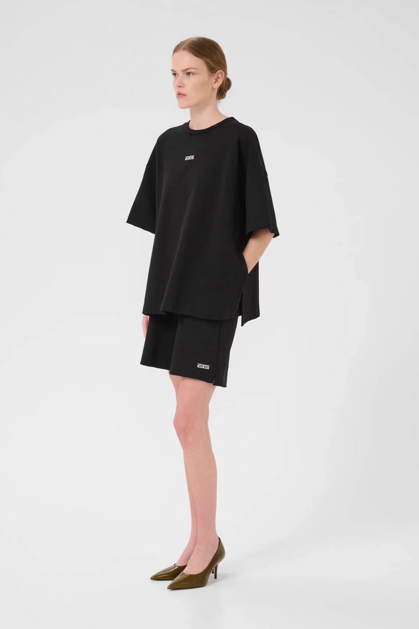 IMINA OZ TEE - BLACK
