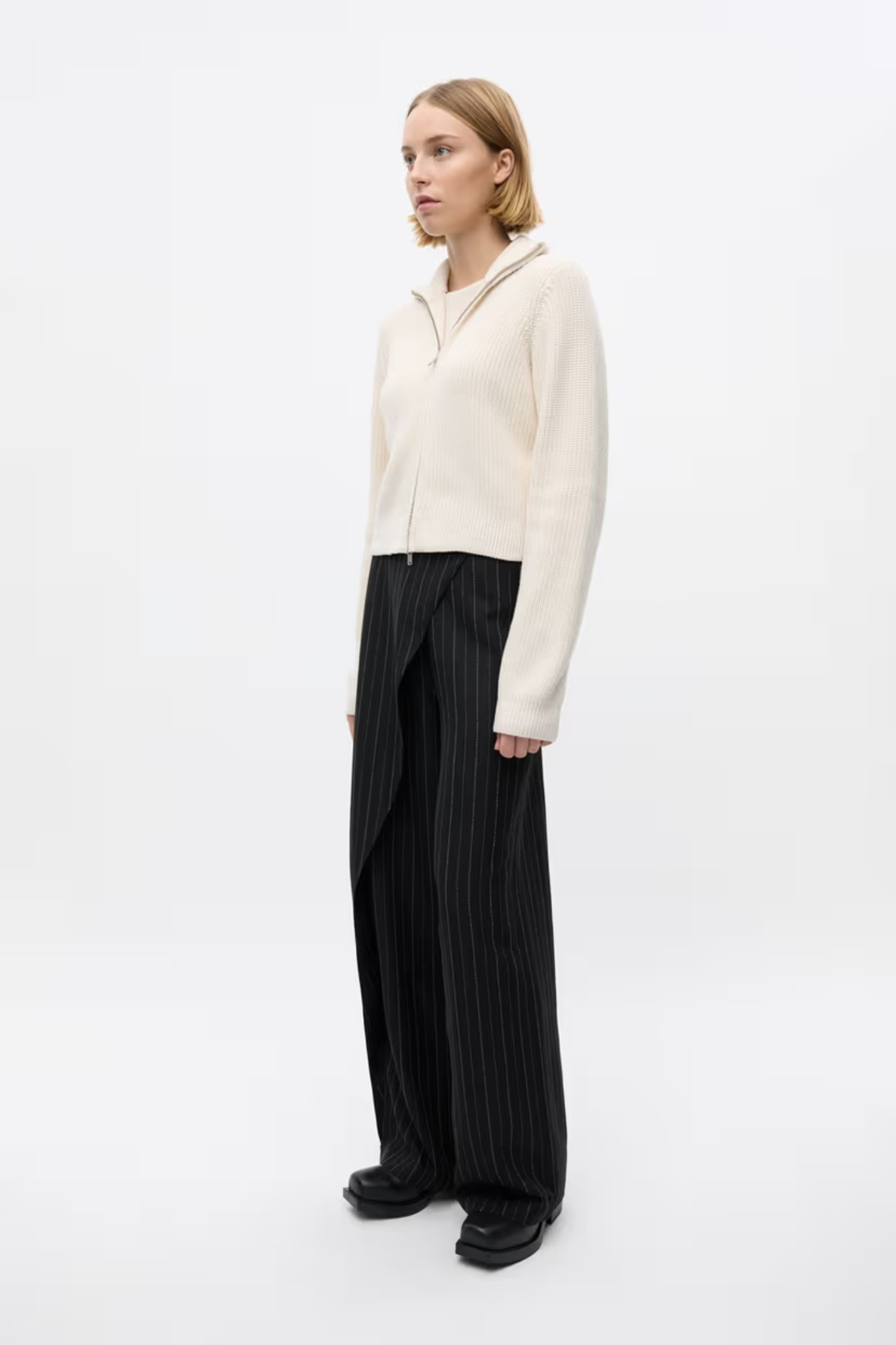 ENTAM PANTS - BLACK PINSTRIPE