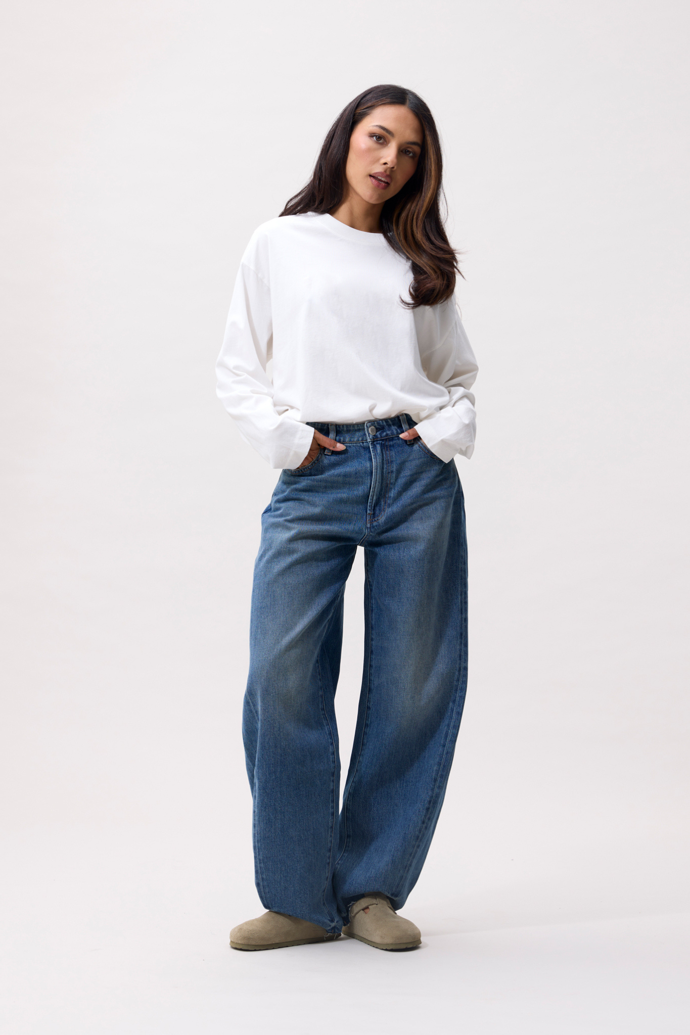 SUPER BARREL FIT JEANS - MEDIUM BLUE